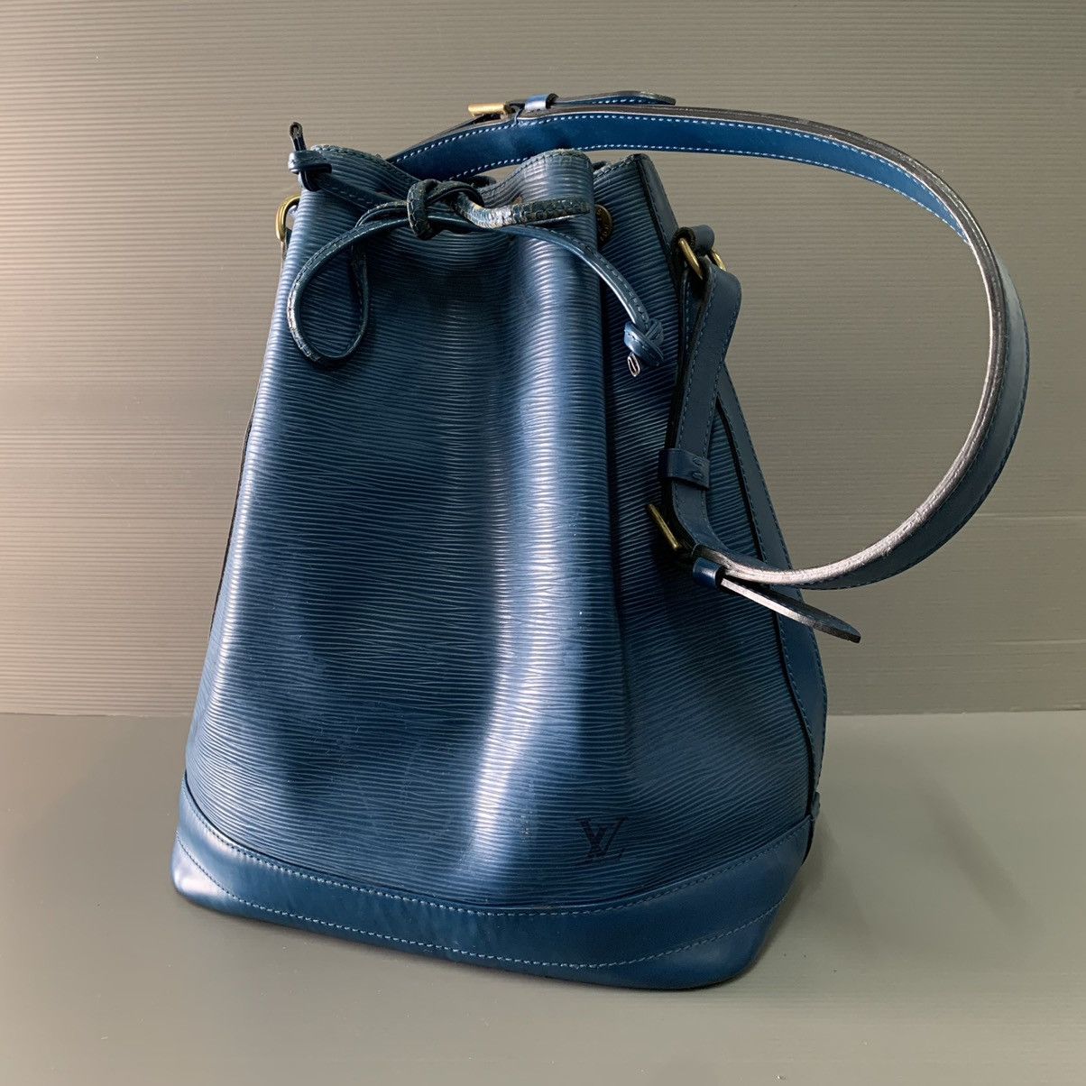 Louis Vuitton Louis Vuitton Epi Leather Large Noe Size ONE SIZE - 4 Thumbnail