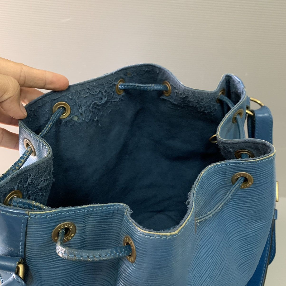 Louis Vuitton Louis Vuitton Epi Leather Large Noe Size ONE SIZE - 23 Thumbnail