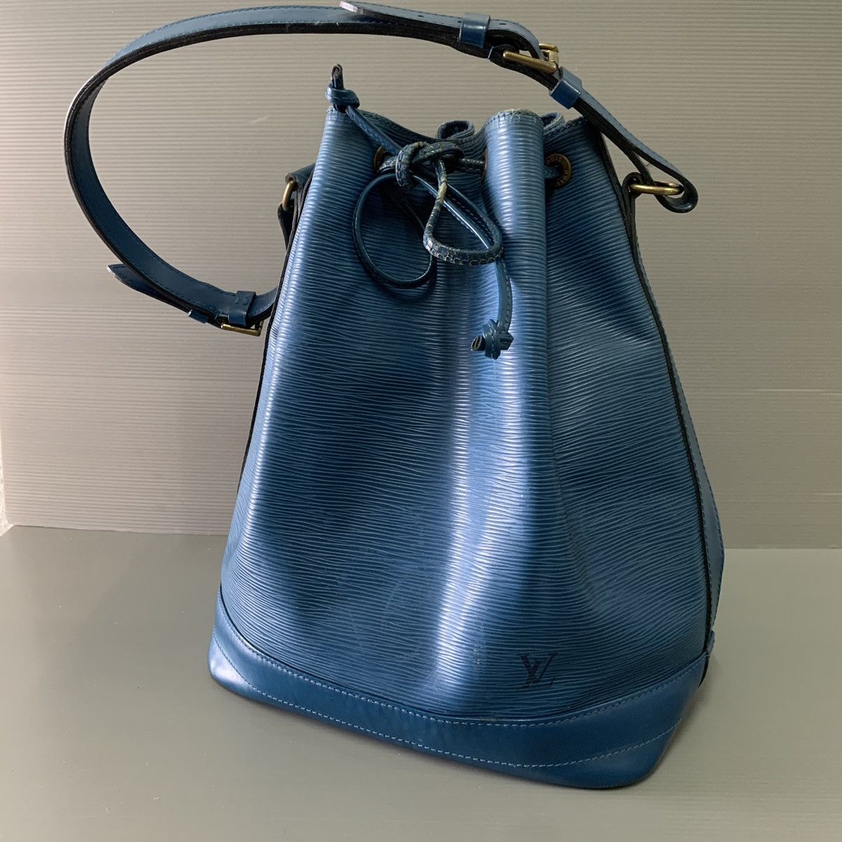 Louis Vuitton Louis Vuitton Epi Leather Large Noe Size ONE SIZE - 3 Thumbnail