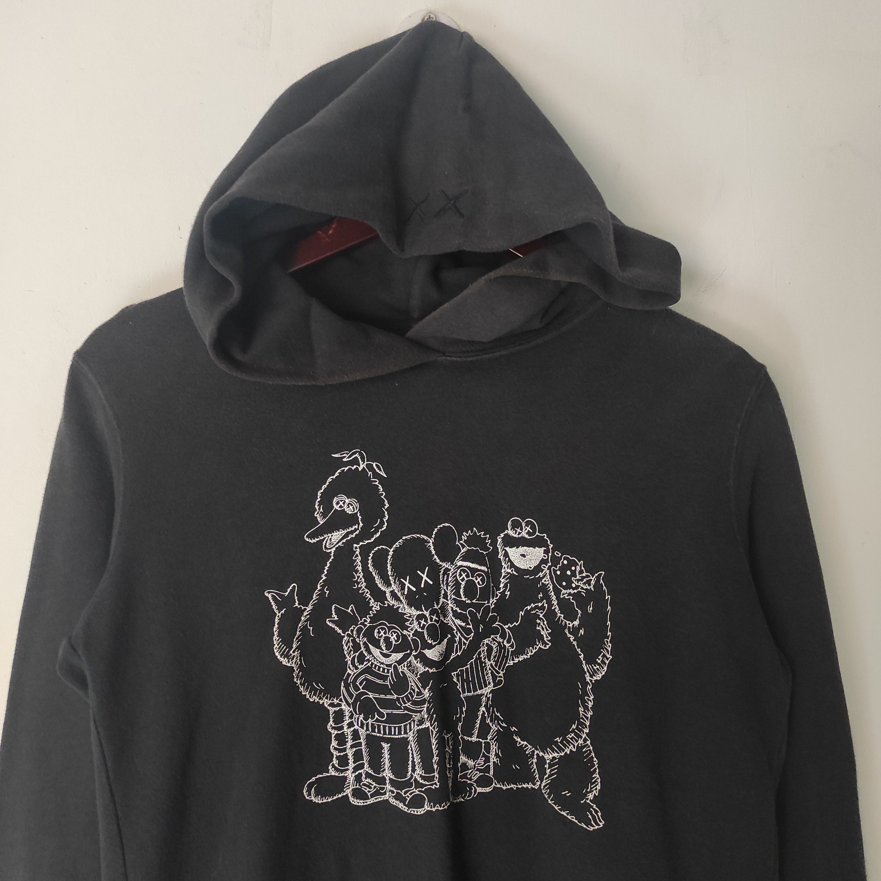 Kaws × Uniqlo Kaws x Uniqlo x Sesame Street Hoodie Sun Faded Size US S / EU 44-46 / 1 - 2 Thumbnail