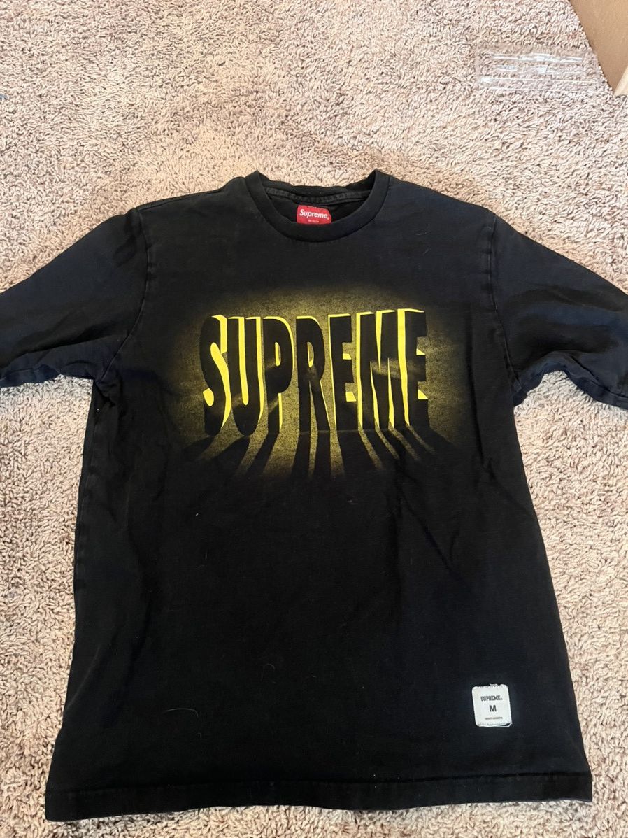 Supreme Black and yellow supreme shirt Size US M / EU 48-50 / 2 - 1 Thumbnail