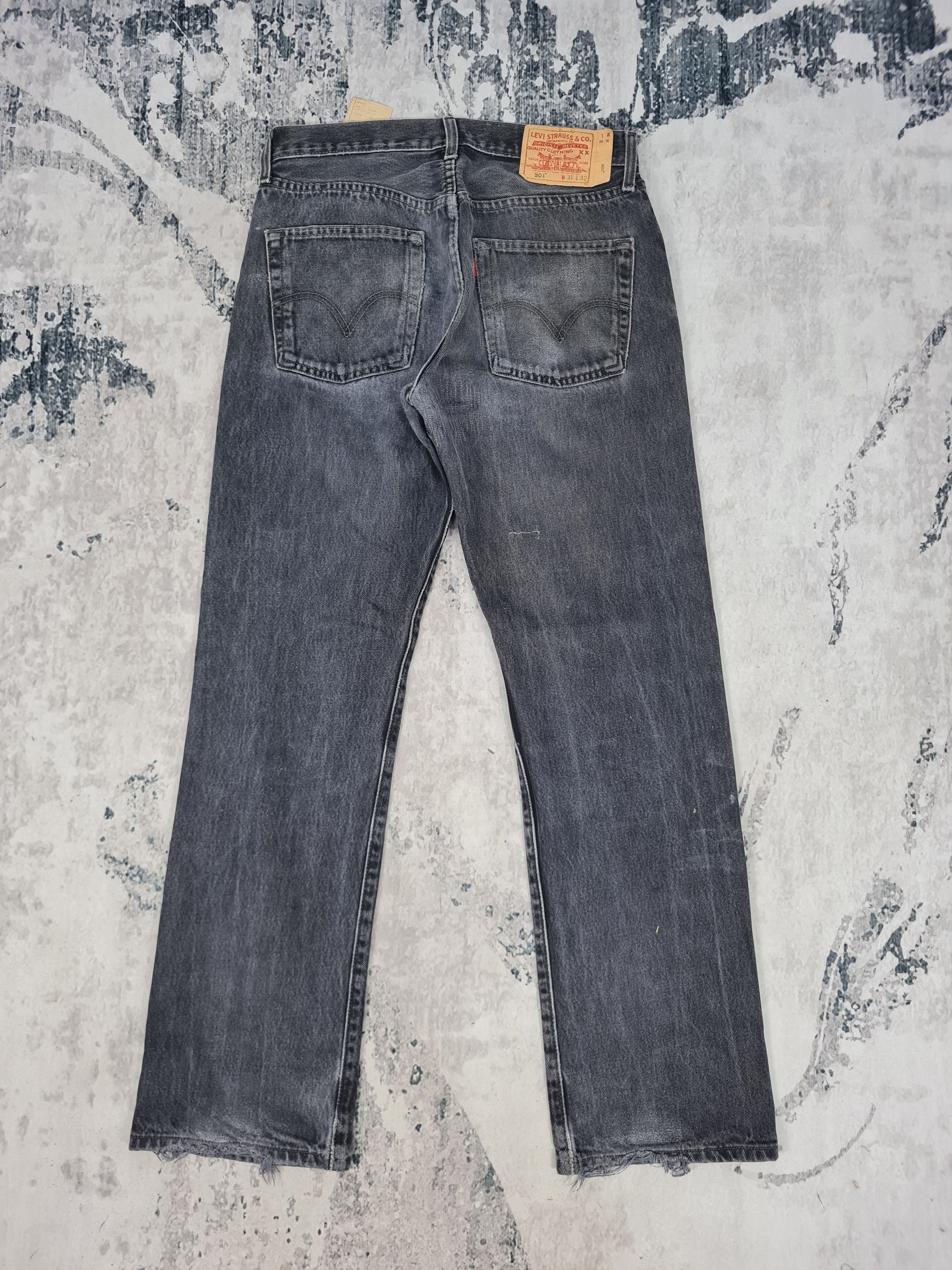 Levi's Vtg LEVIS 501 Super Black Faded Jeans L0298 Size 31x31.5 Size US 31 - 2 Thumbnail