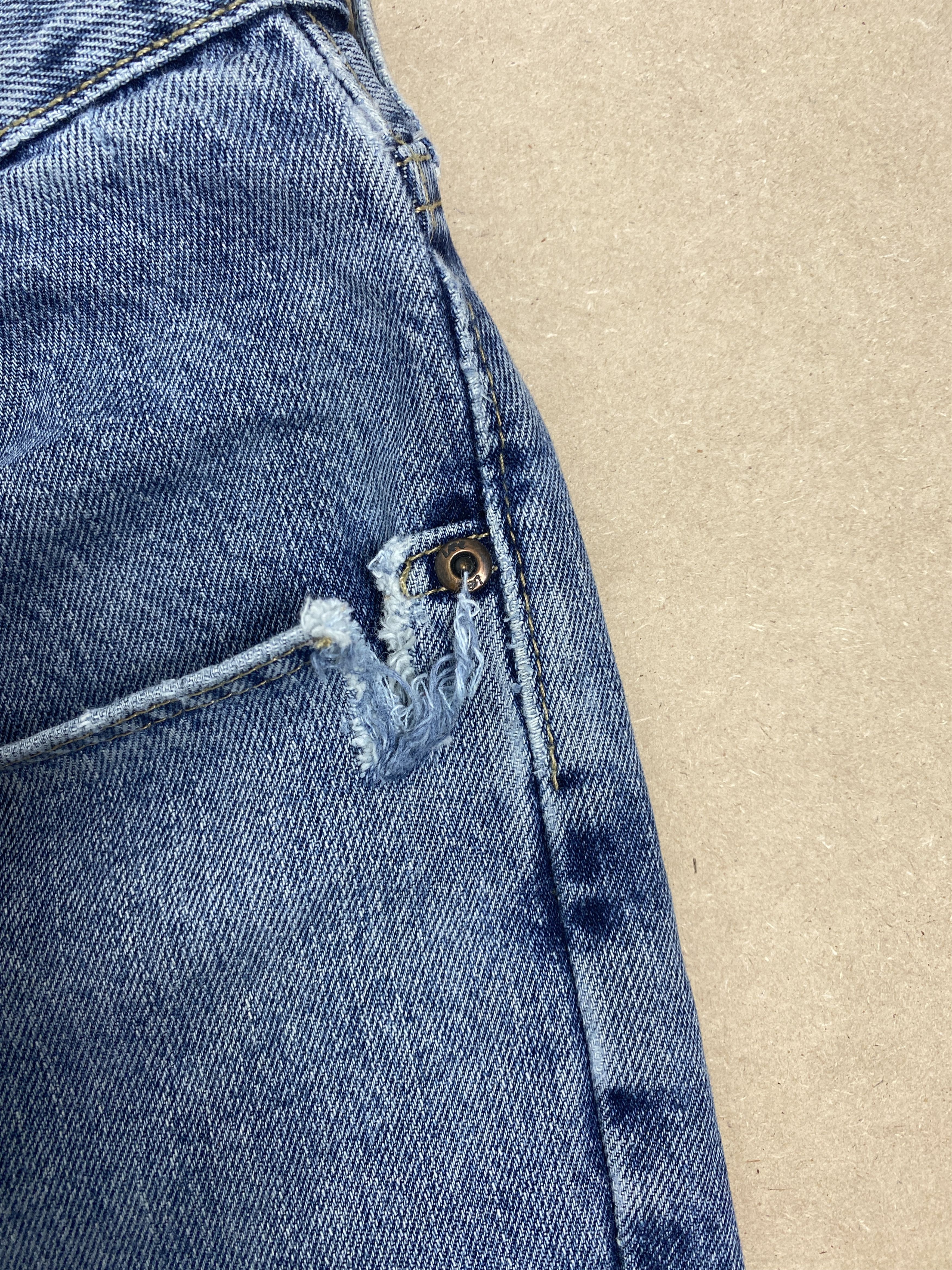 Lee Vintage Lee Straight Cut Distressed Mid Wash Jeans Size US 41 - 6 Thumbnail