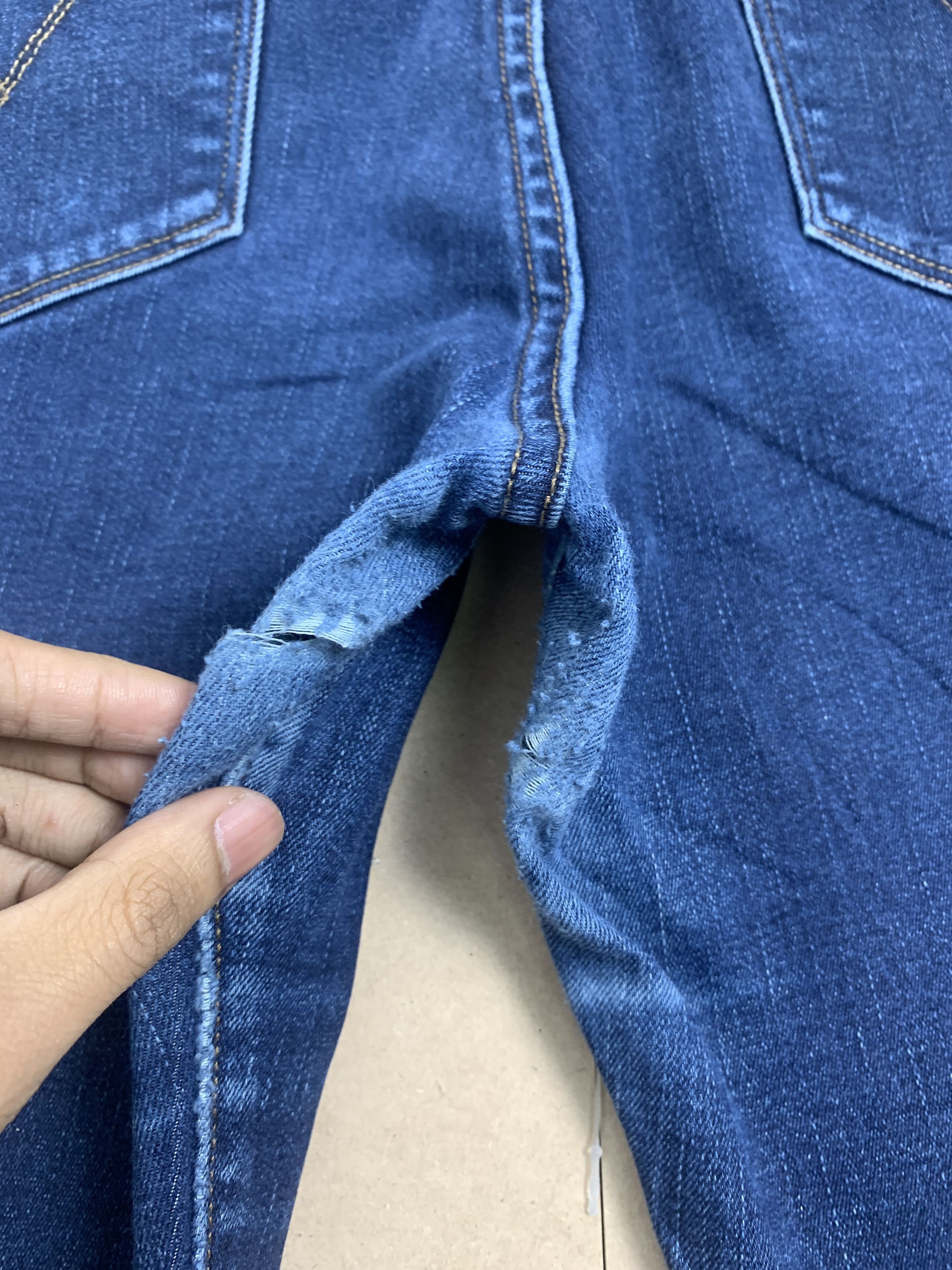 Levi's Vintage Levis 575 Mid Rise Skinny Faded Blue Jeans Size US 30 / EU 46 - 7 Thumbnail