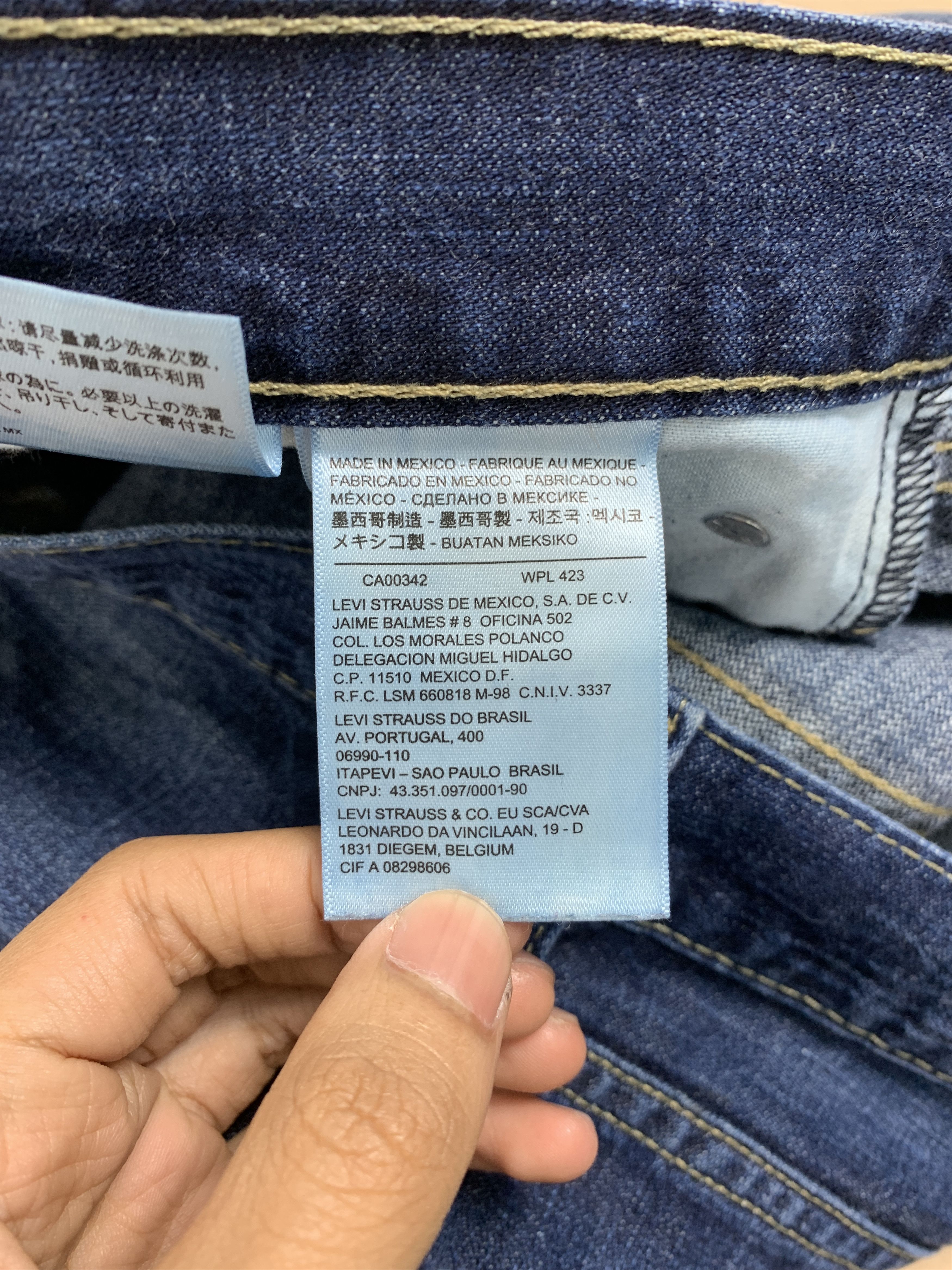 Levi's × Vintage Vintage Levi's 513 Slim Straight Cut Faded Distressed Jeans Size US 35 - 14 Thumbnail