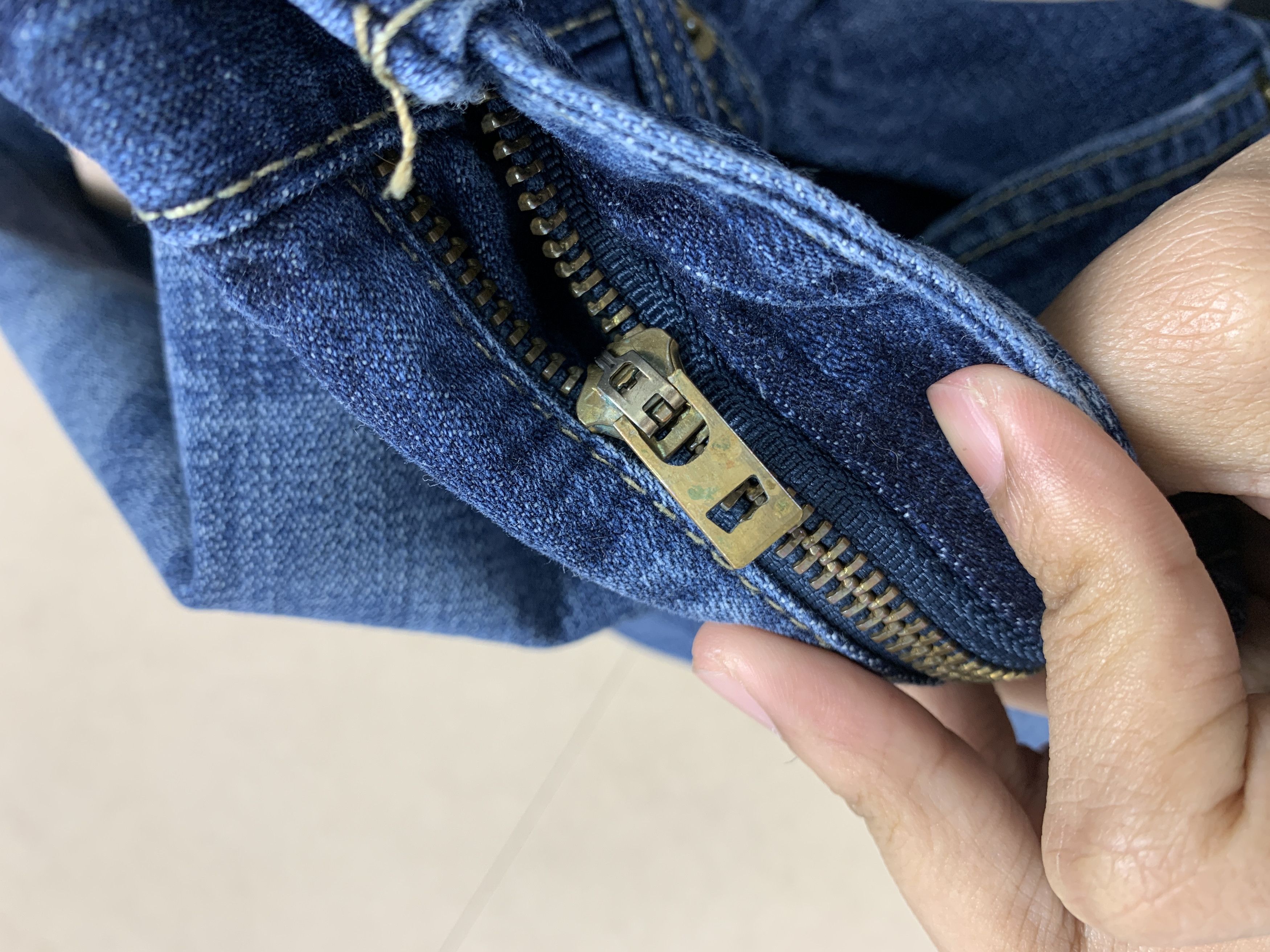Levi's × Vintage Vintage Levi's 513 Slim Straight Cut Faded Distressed Jeans Size US 35 - 21 Thumbnail