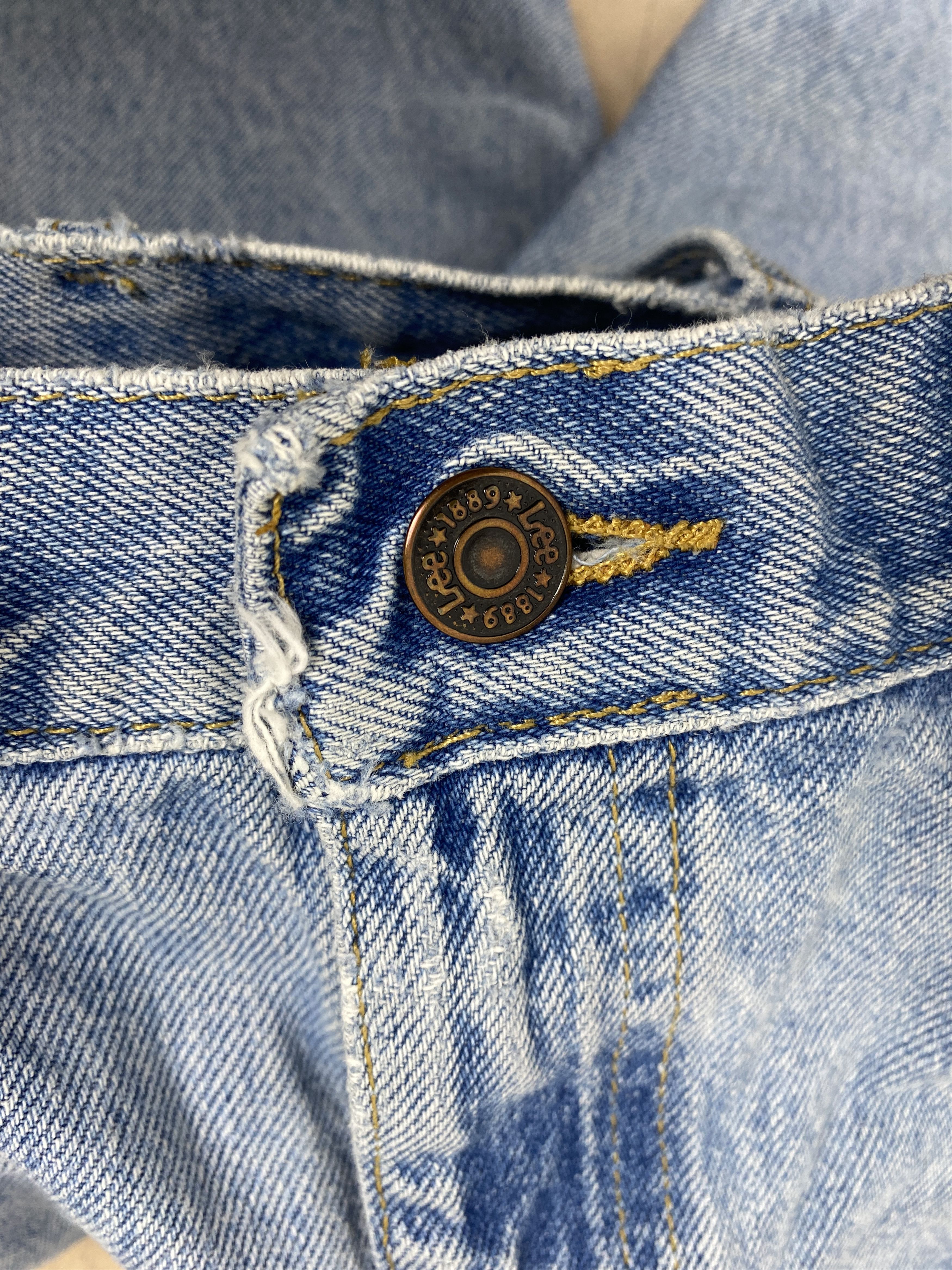 Lee Vintage Lee Straight Cut Distressed Faded Jeans P0434 Size US 33 - 13 Thumbnail