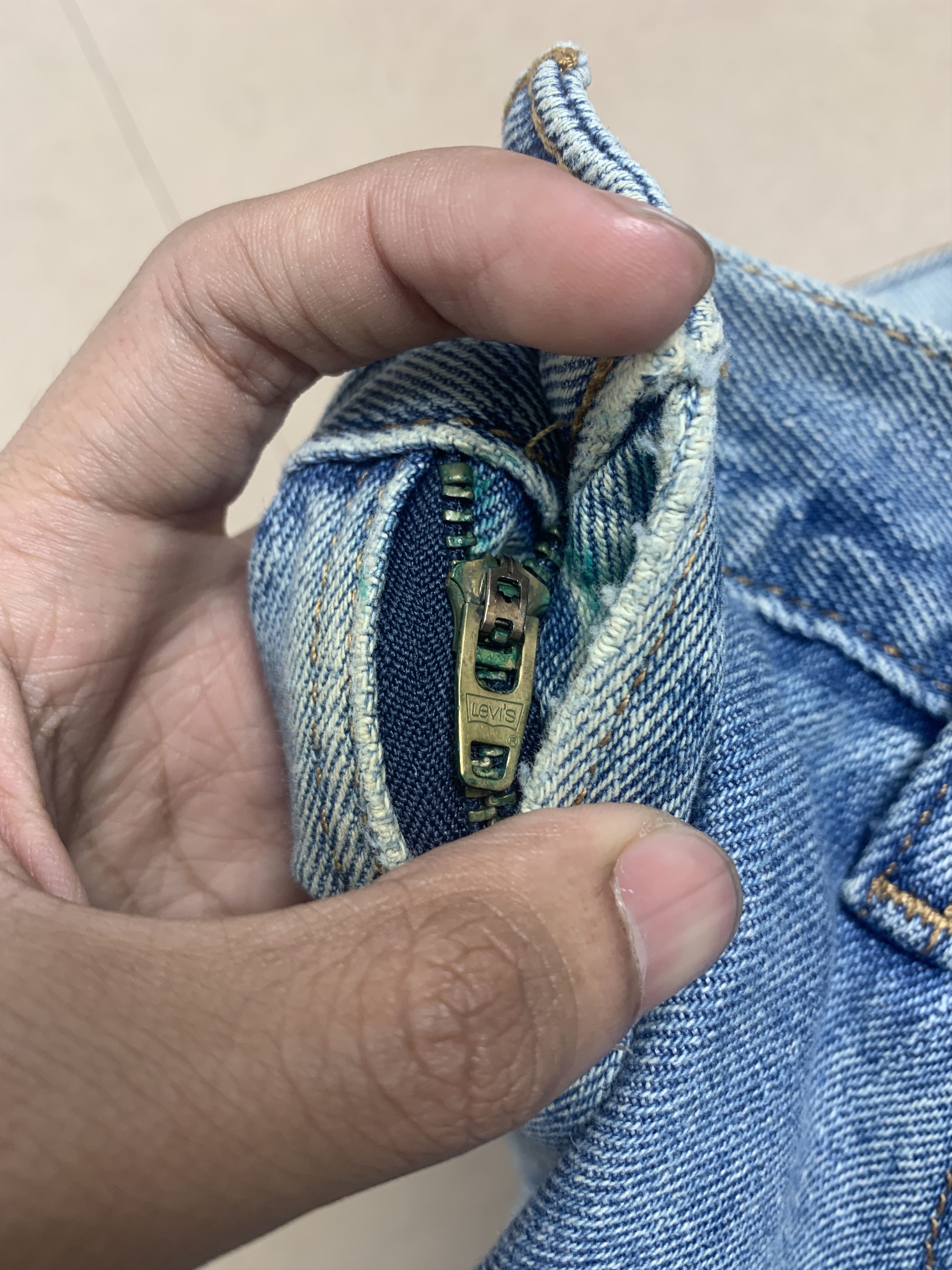 Levi's Vintage Levis 560 Faded Light Wash Blue Jeans Size US 38 / EU 54 - 15 Thumbnail