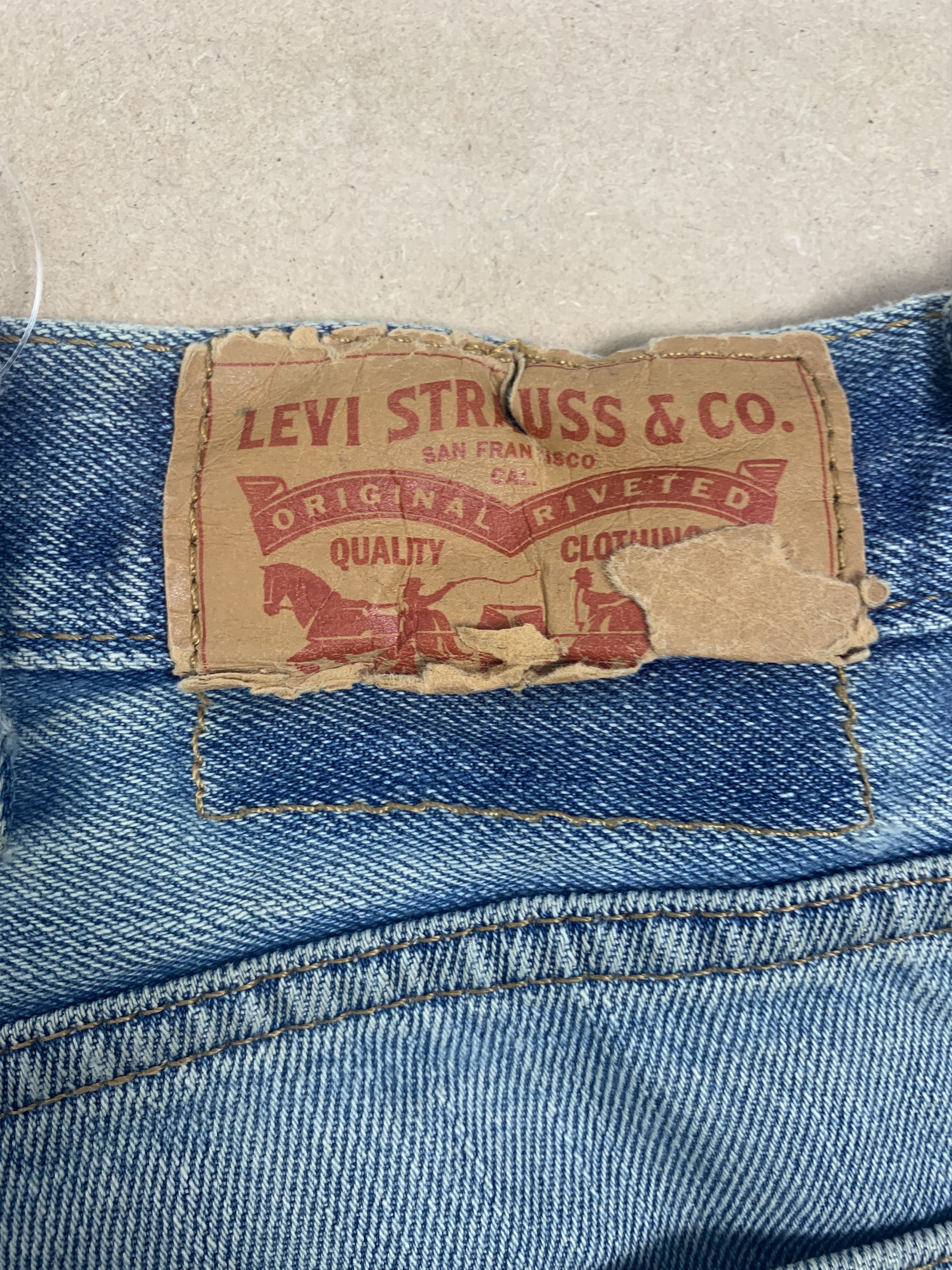 Levi's Vintage Levis 560 Faded Light Wash Blue Jeans Size US 38 / EU 54 - 7 Thumbnail