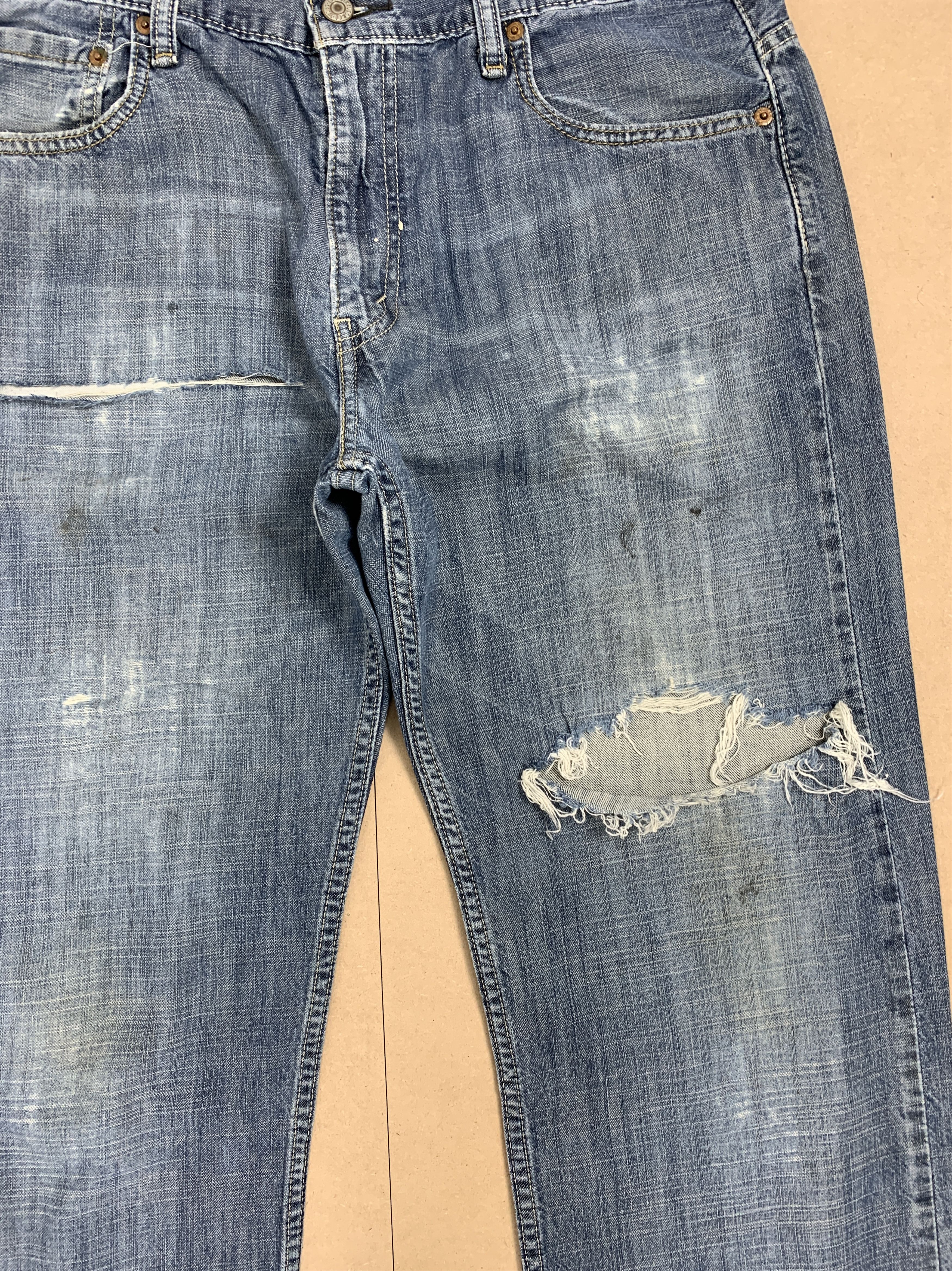 Levi's Vintage LEVI'S 569 Straight Cut Faded Mid Wash Distressed Size US 35 - 3 Thumbnail