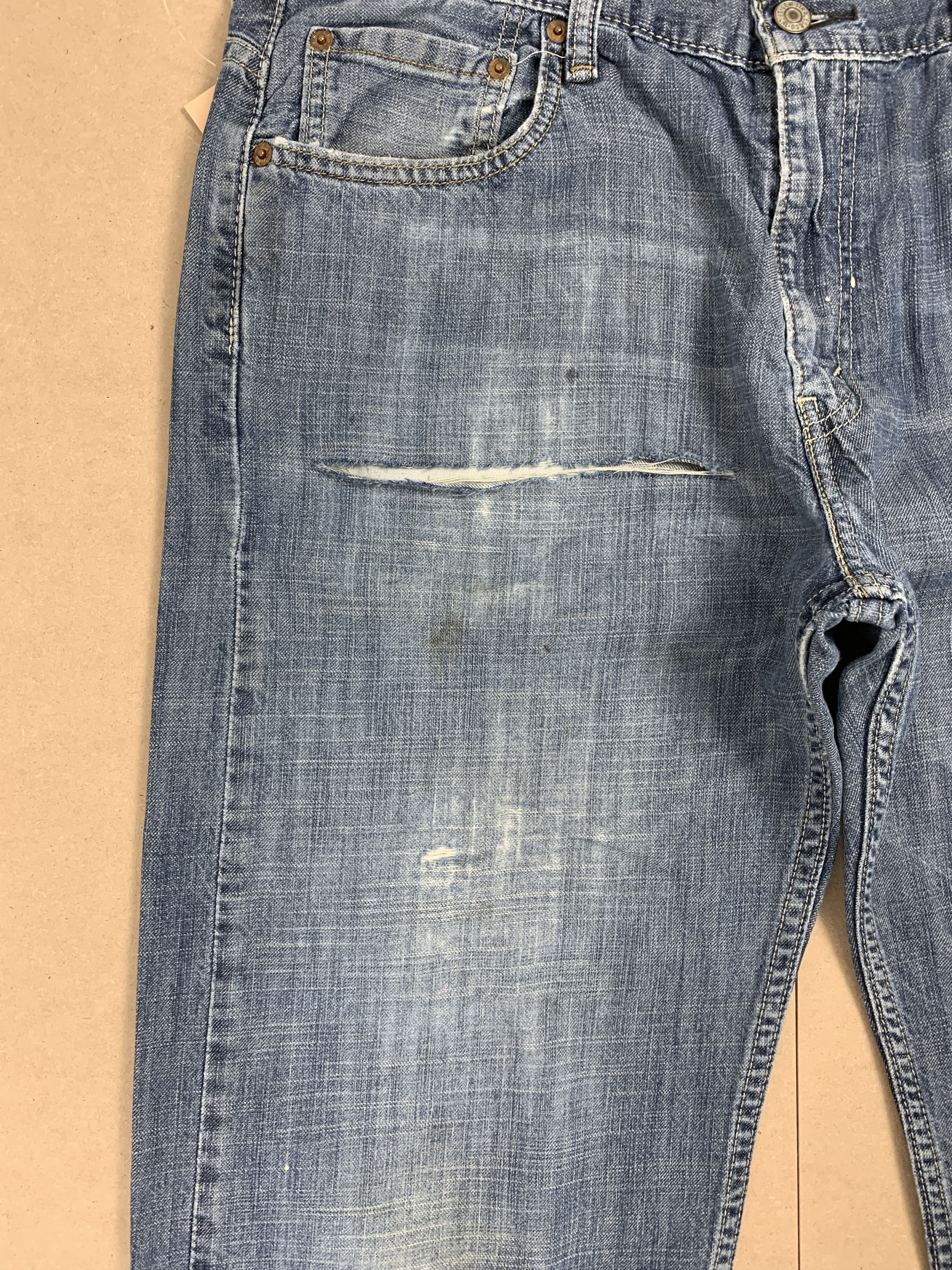 Levi's Vintage LEVI'S 569 Straight Cut Faded Mid Wash Distressed Size US 35 - 5 Thumbnail