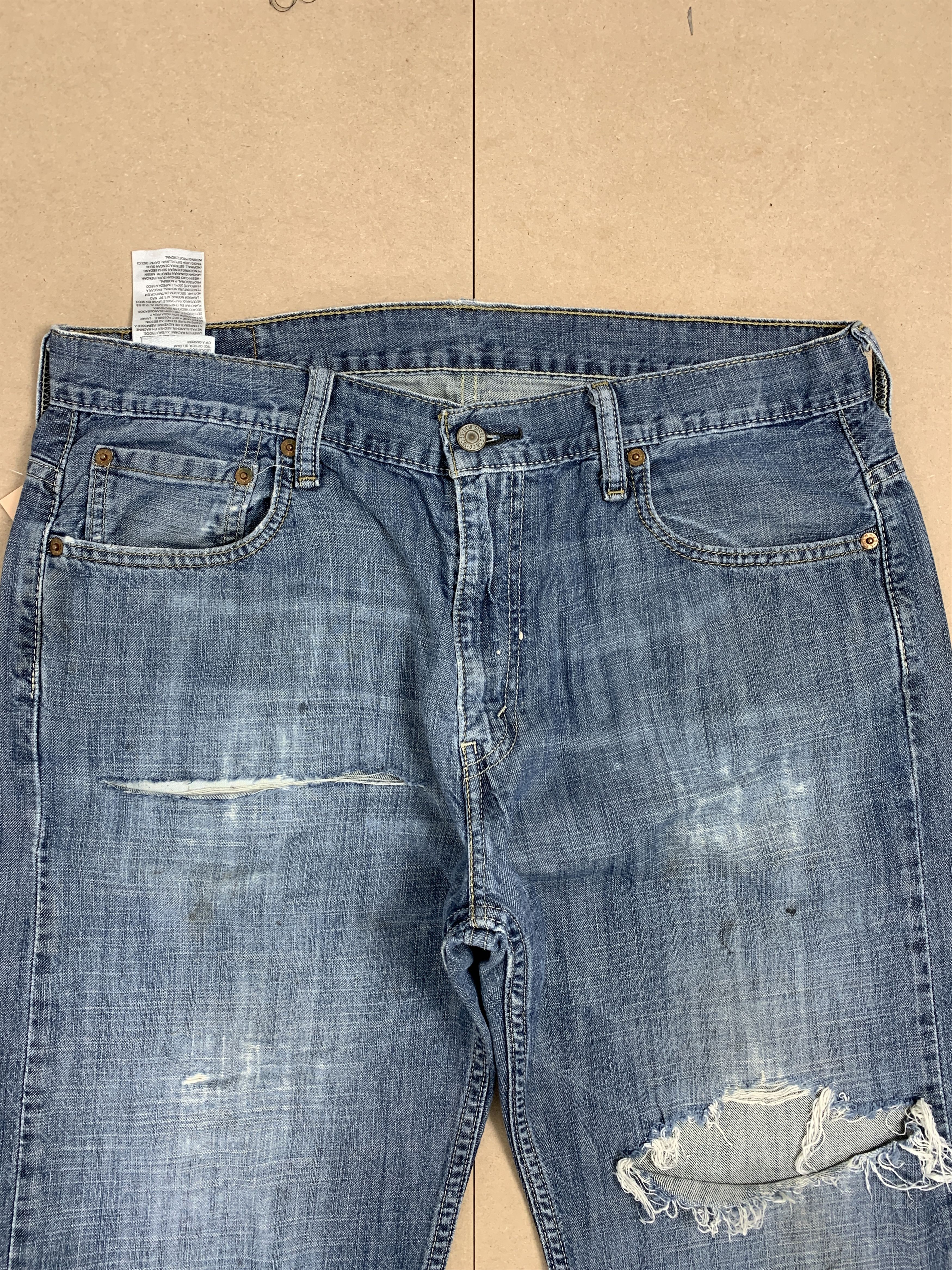 Levi's Vintage LEVI'S 569 Straight Cut Faded Mid Wash Distressed Size US 35 - 2 Thumbnail
