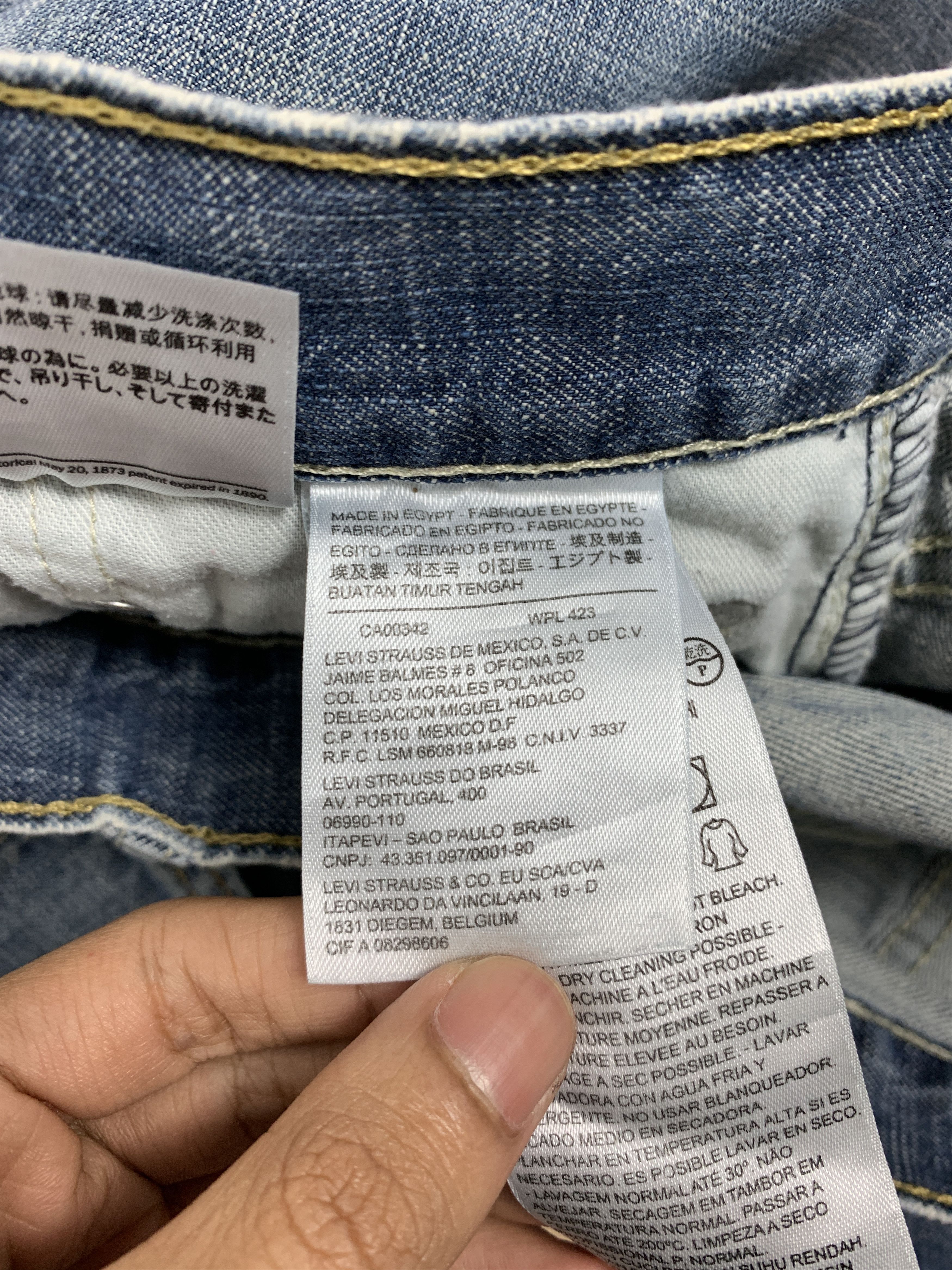 Levi's Vintage LEVI'S 569 Straight Cut Faded Mid Wash Distressed Size US 35 - 16 Thumbnail