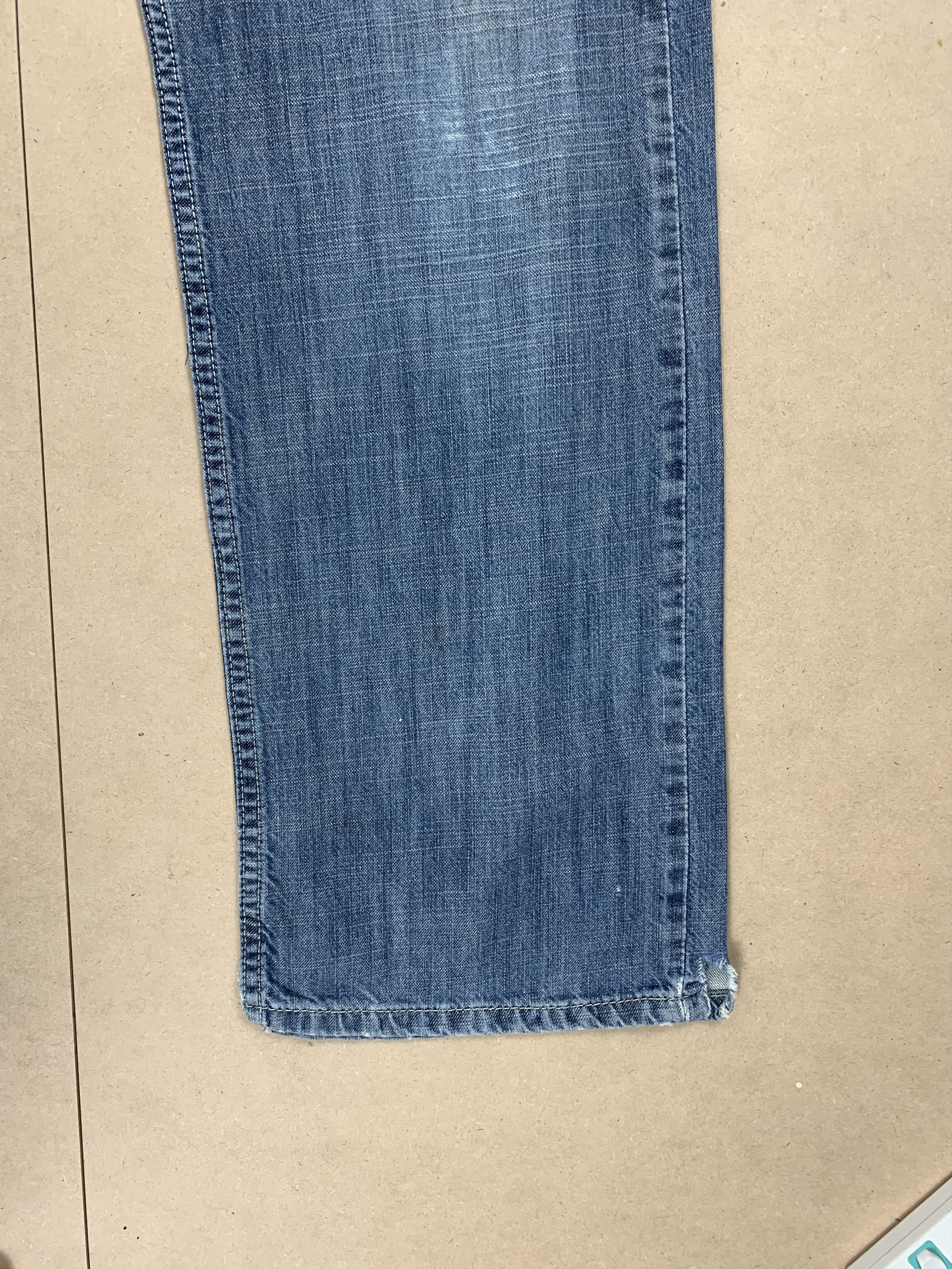 Levi's Vintage LEVI'S 569 Straight Cut Faded Mid Wash Distressed Size US 35 - 7 Thumbnail
