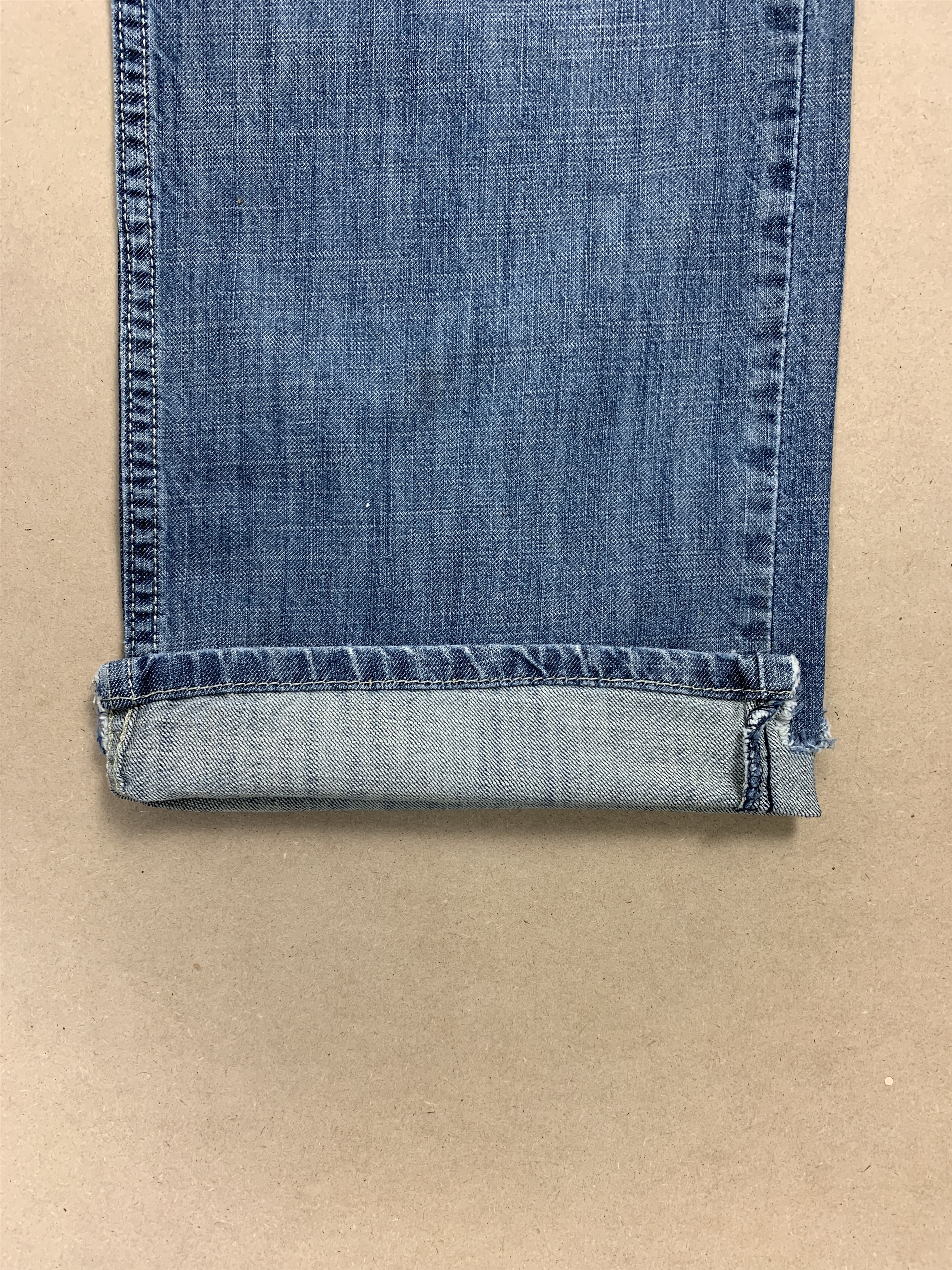 Levi's Vintage LEVI'S 569 Straight Cut Faded Mid Wash Distressed Size US 35 - 8 Thumbnail