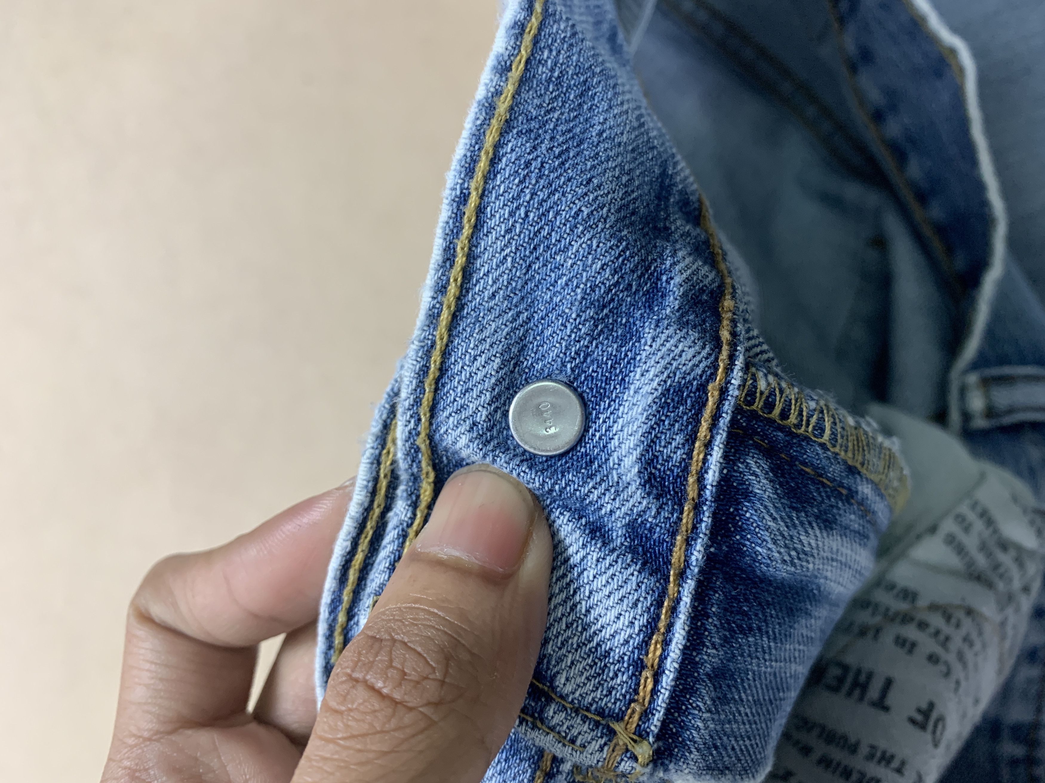 Levi's Vintage LEVI'S 569 Straight Cut Light Blue Distressed Jeans Size US 35 - 20 Thumbnail
