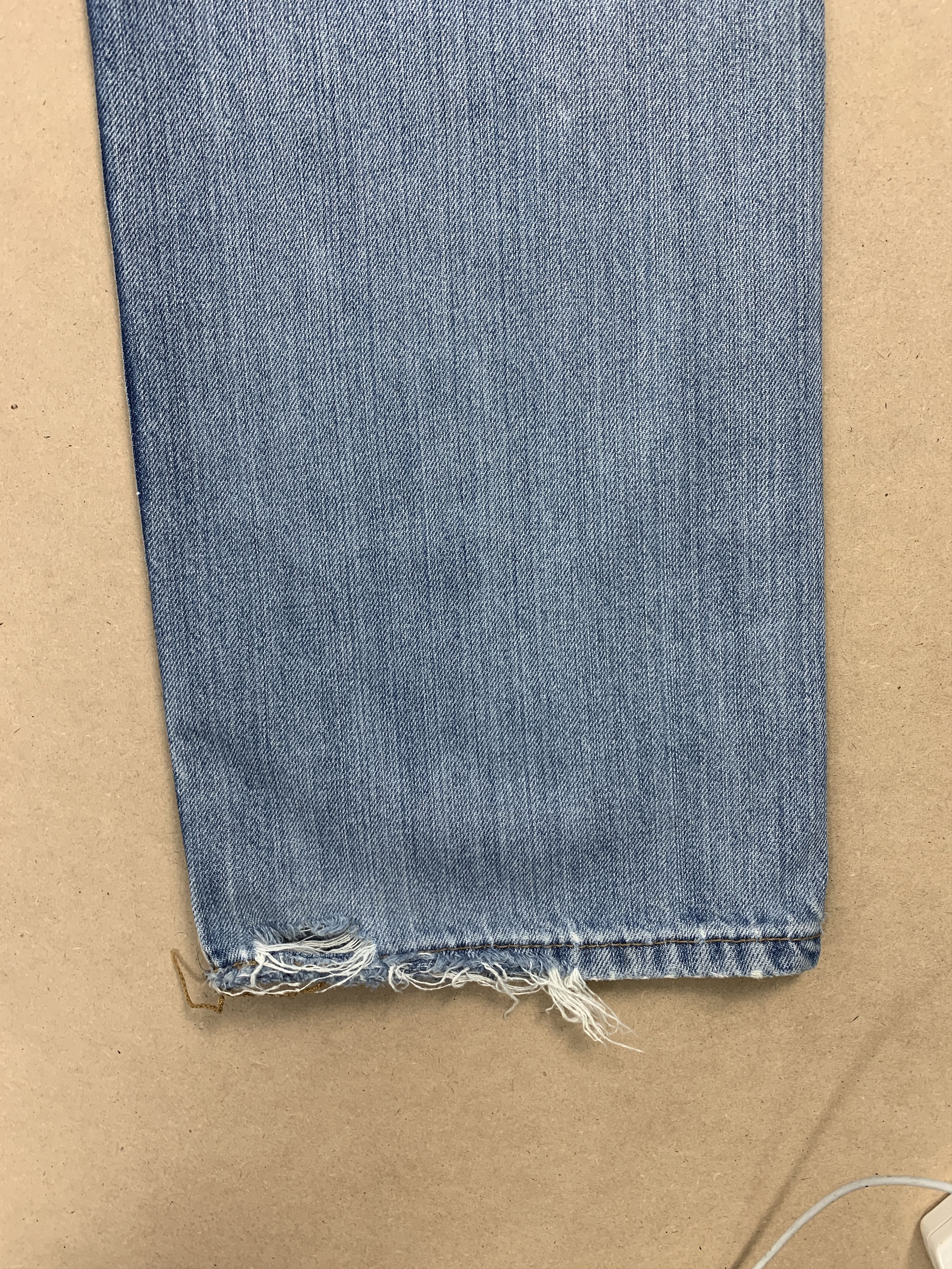 Levi's Vintage LEVI'S 569 Straight Cut Light Blue Distressed Jeans Size US 35 - 8 Thumbnail