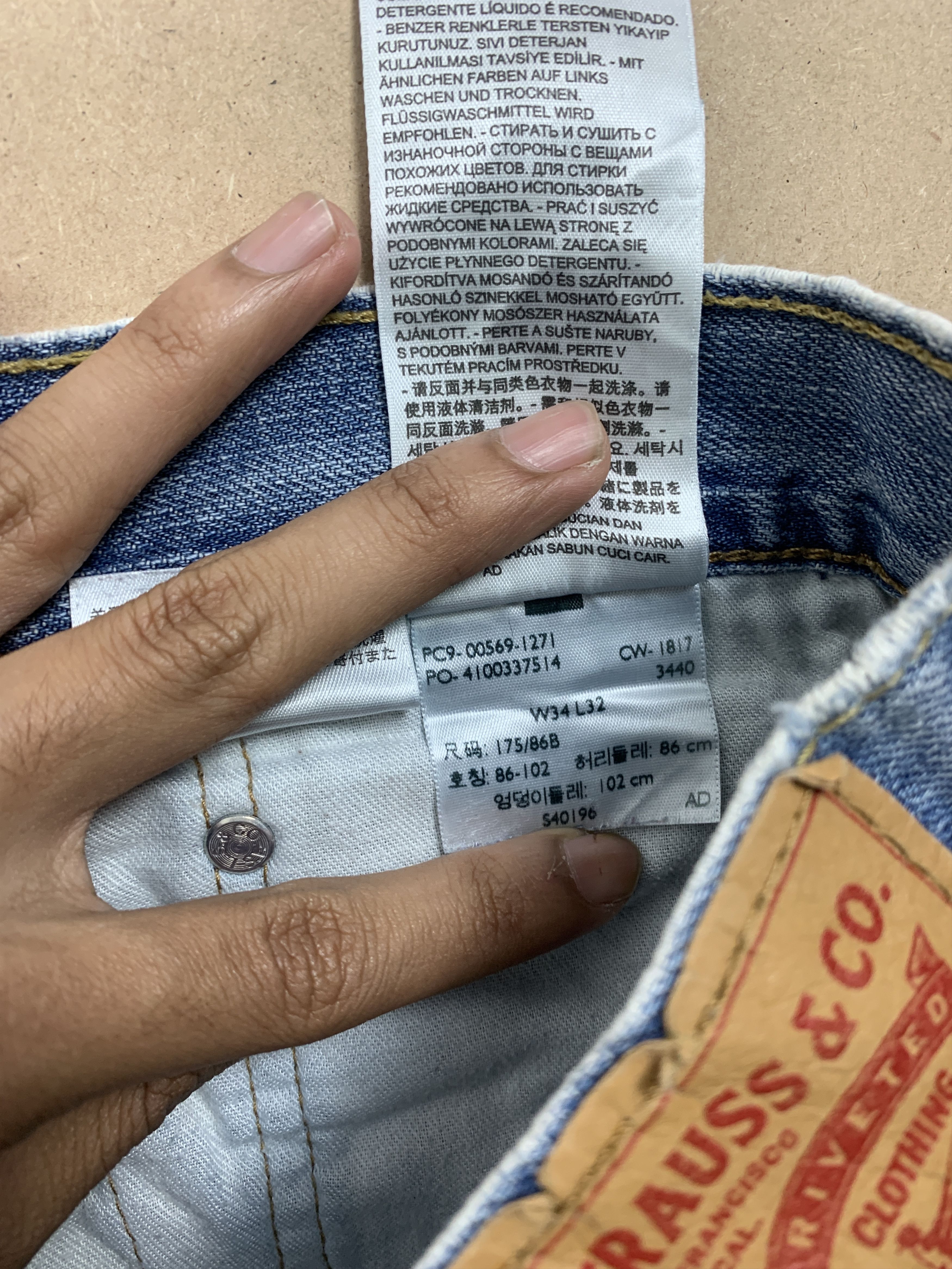 Levi's Vintage LEVI'S 569 Straight Cut Light Blue Distressed Jeans Size US 35 - 19 Thumbnail