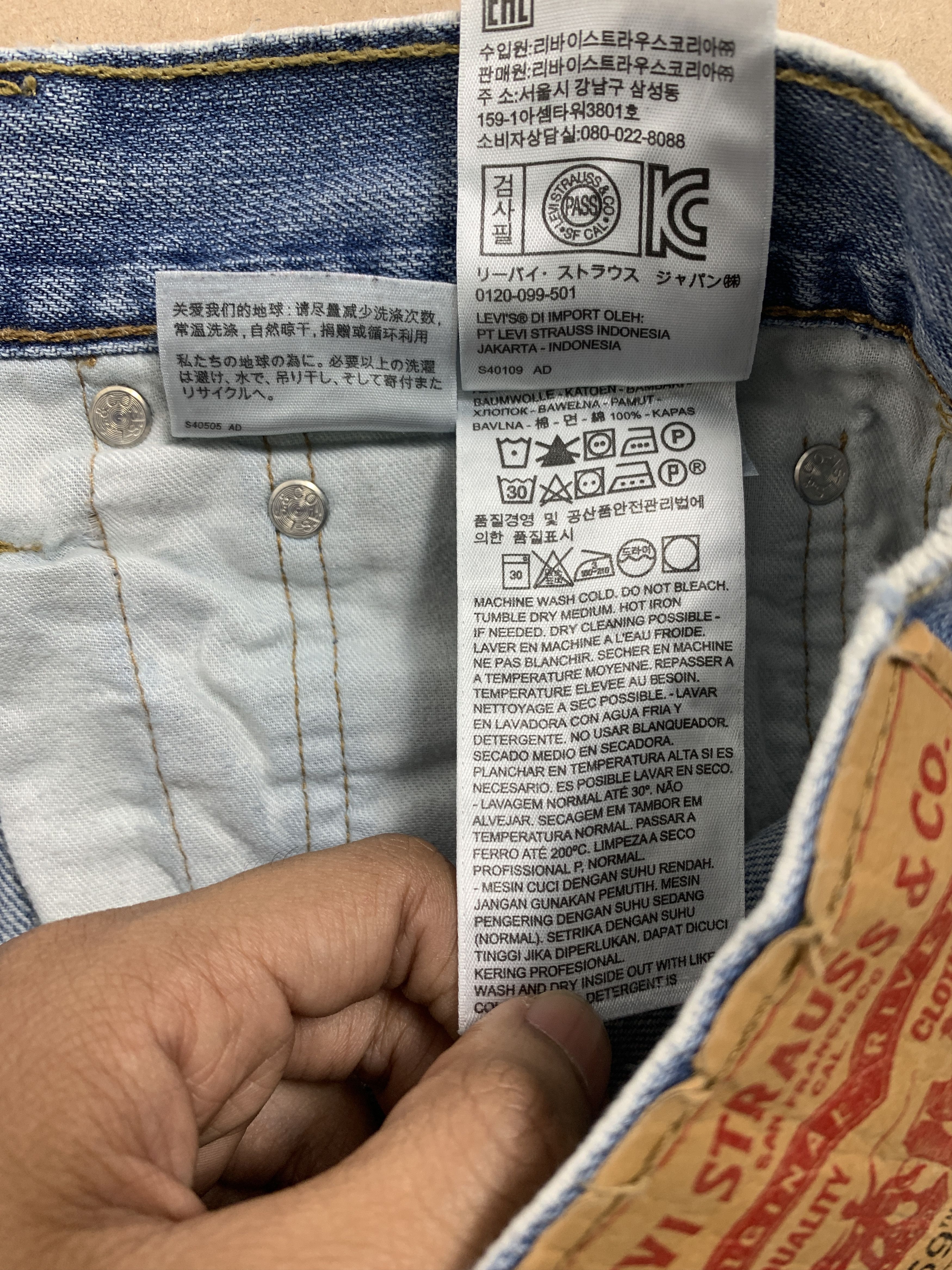 Levi's Vintage LEVI'S 569 Straight Cut Light Blue Distressed Jeans Size US 35 - 17 Thumbnail