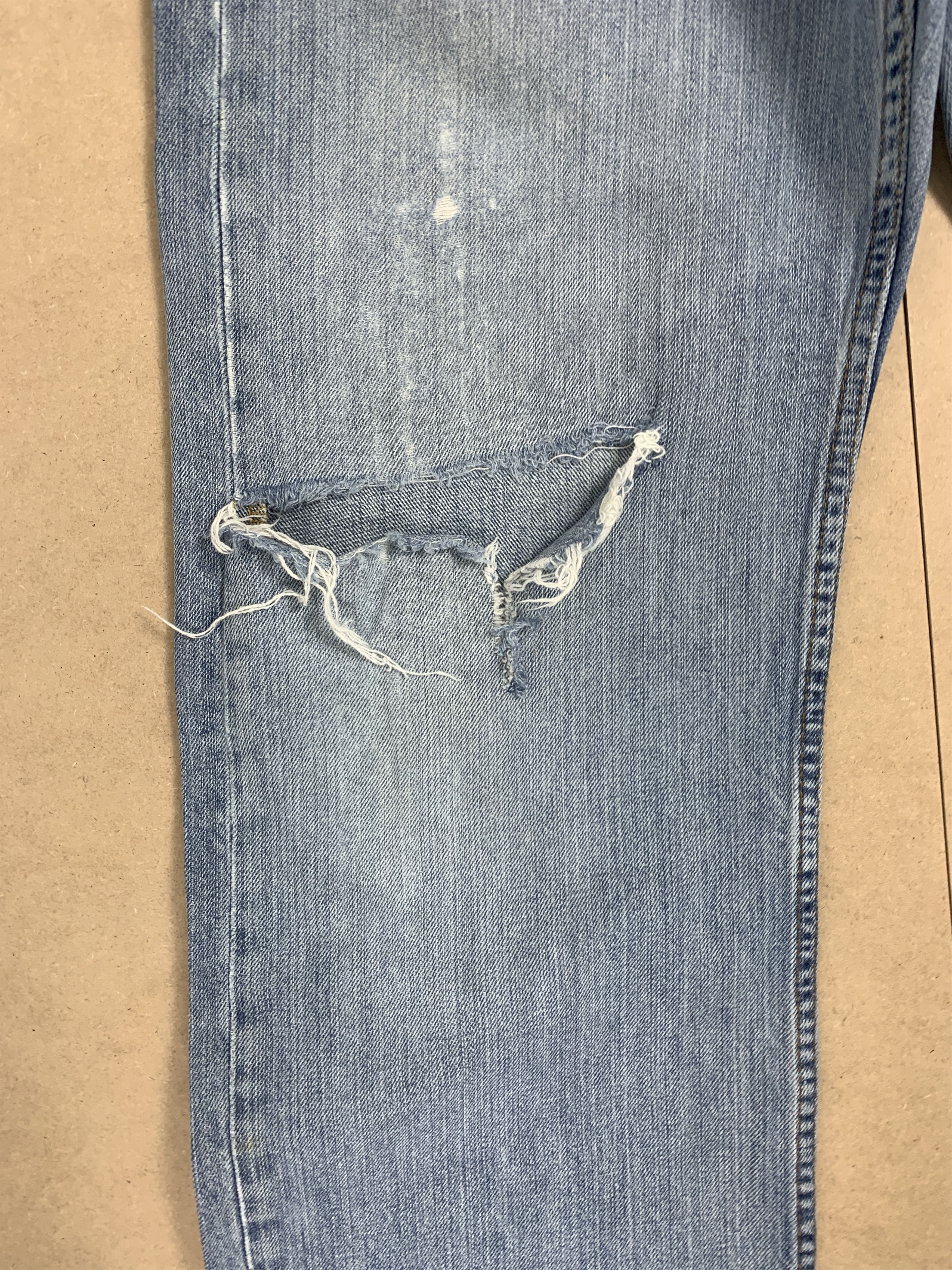 Levi's Vintage LEVI'S 569 Straight Cut Light Blue Distressed Jeans Size US 35 - 4 Thumbnail