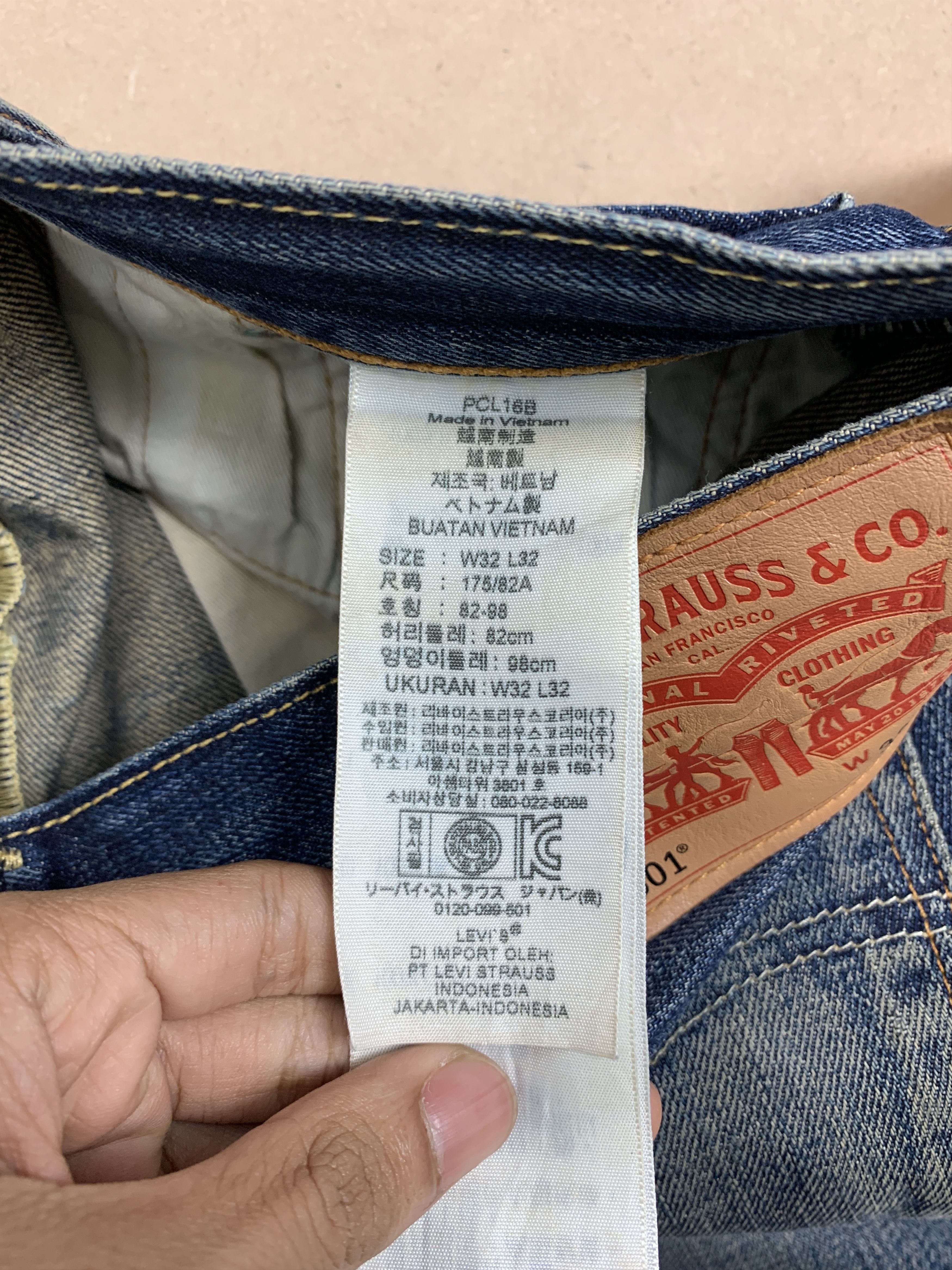 Levi's Vintage 90s Levis 501 Straight Cut Faded Jeans P0305 Size US 32 / EU 48 - 13 Thumbnail