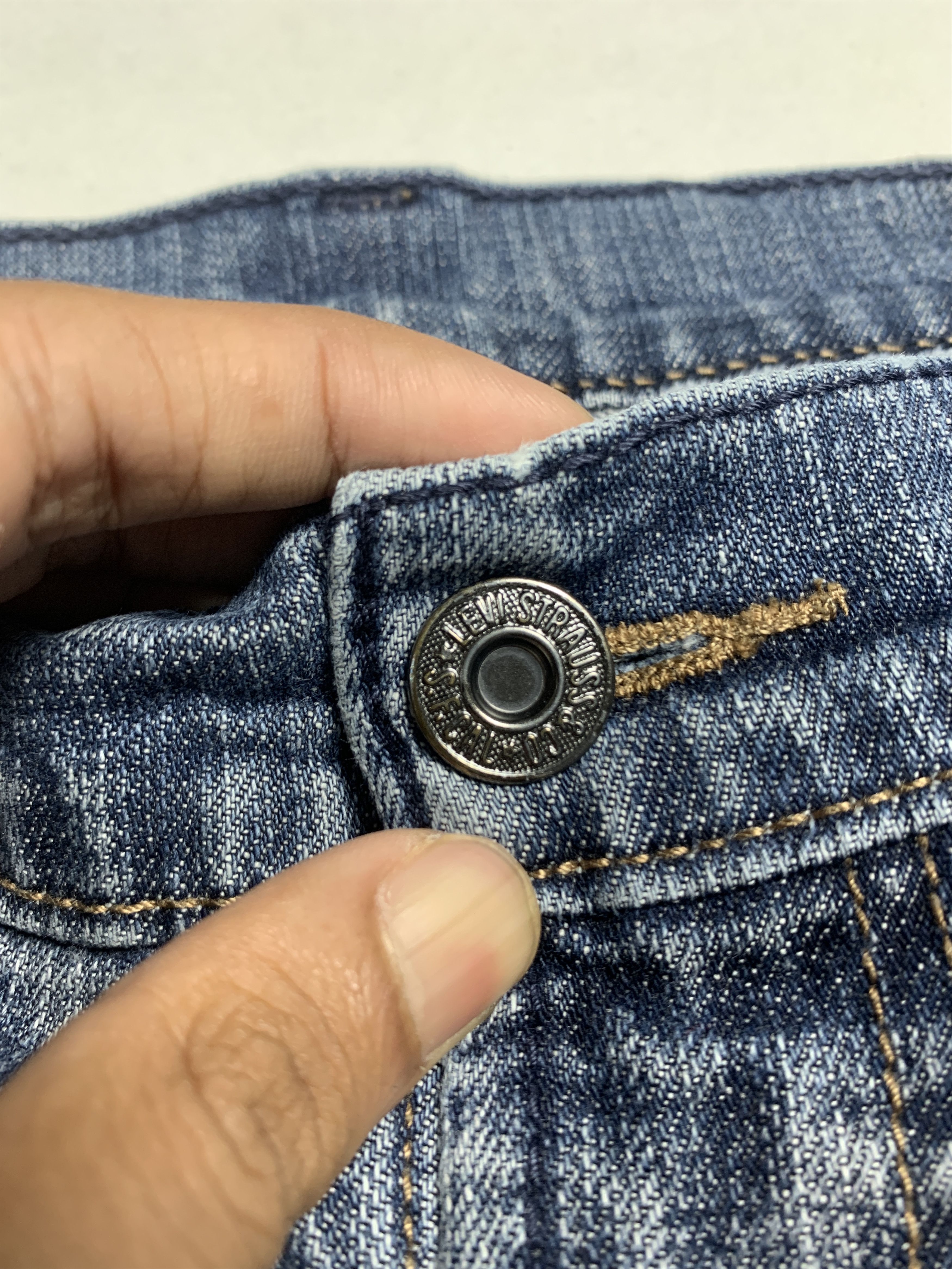 Levi's × Vintage Vintage LEVI'S 559 Distressed Faded Straight Cut Mid Wash Size US 34 / EU 50 - 10 Thumbnail