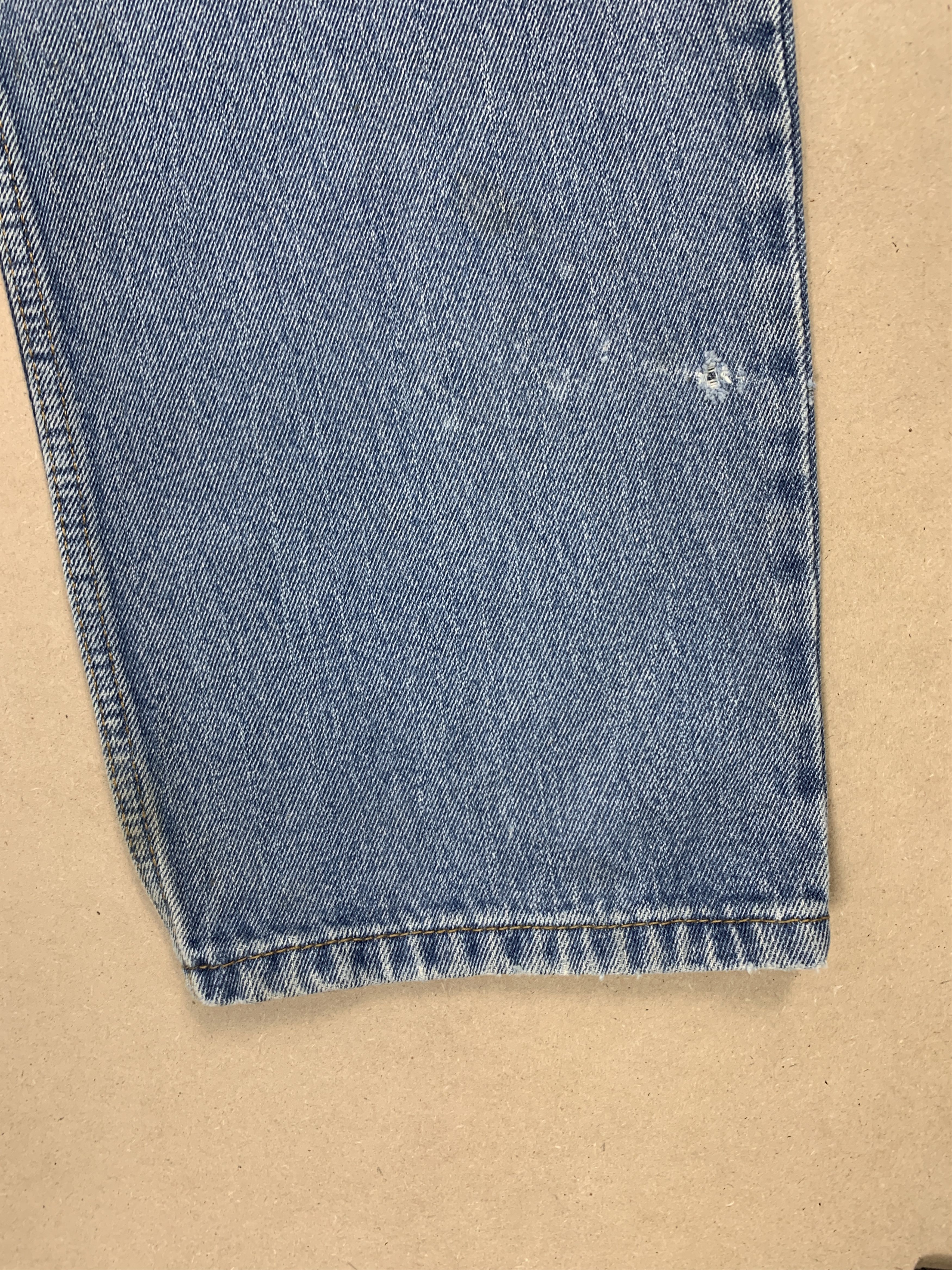 Levi's Vintage Levis 550 Faded Relaxed Fit Distressed Blue Jeans Size US 37 - 4 Thumbnail