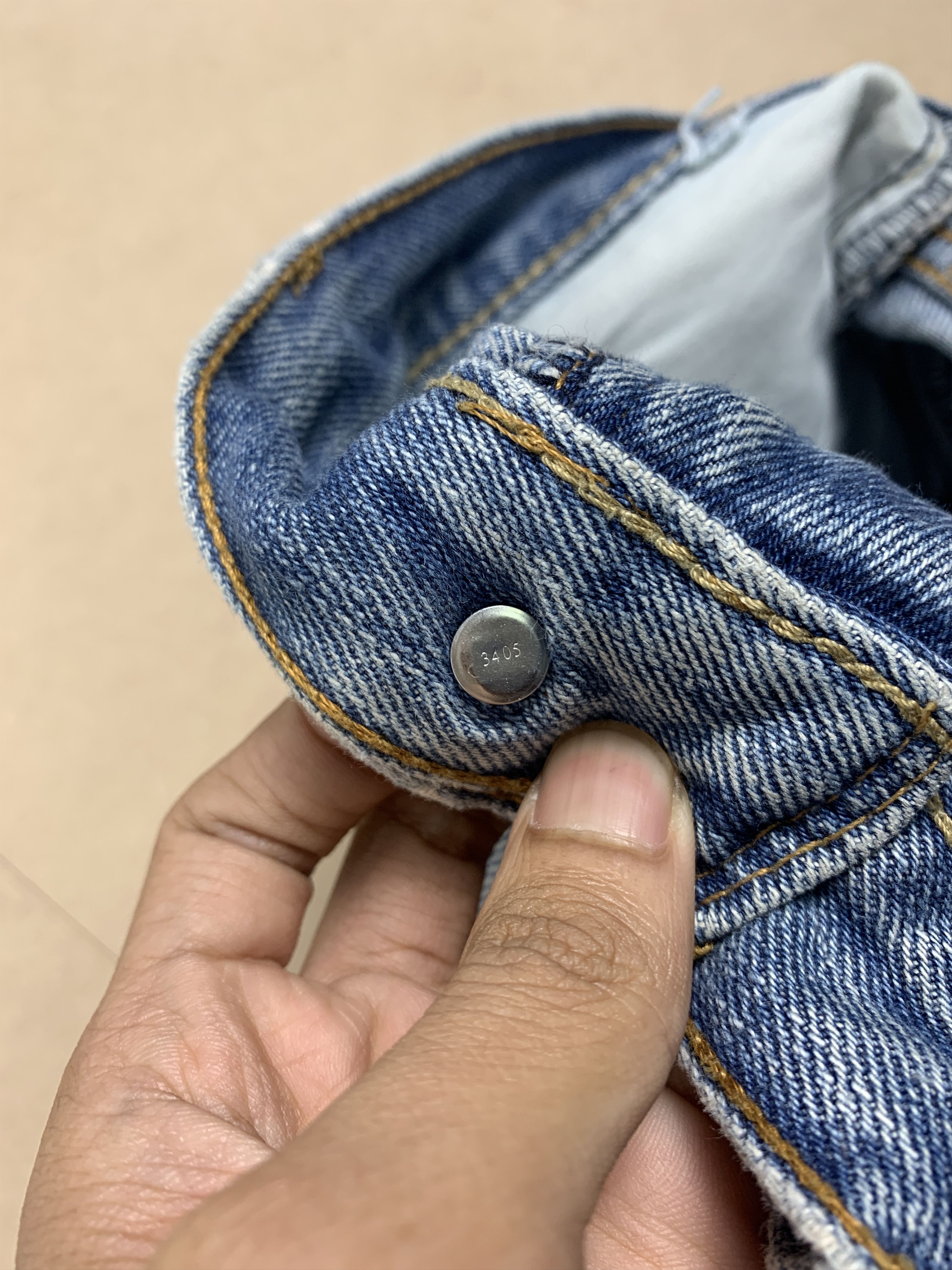 Levi's Vintage Levis 550 Faded Relaxed Fit Distressed Blue Jeans Size US 37 - 14 Thumbnail