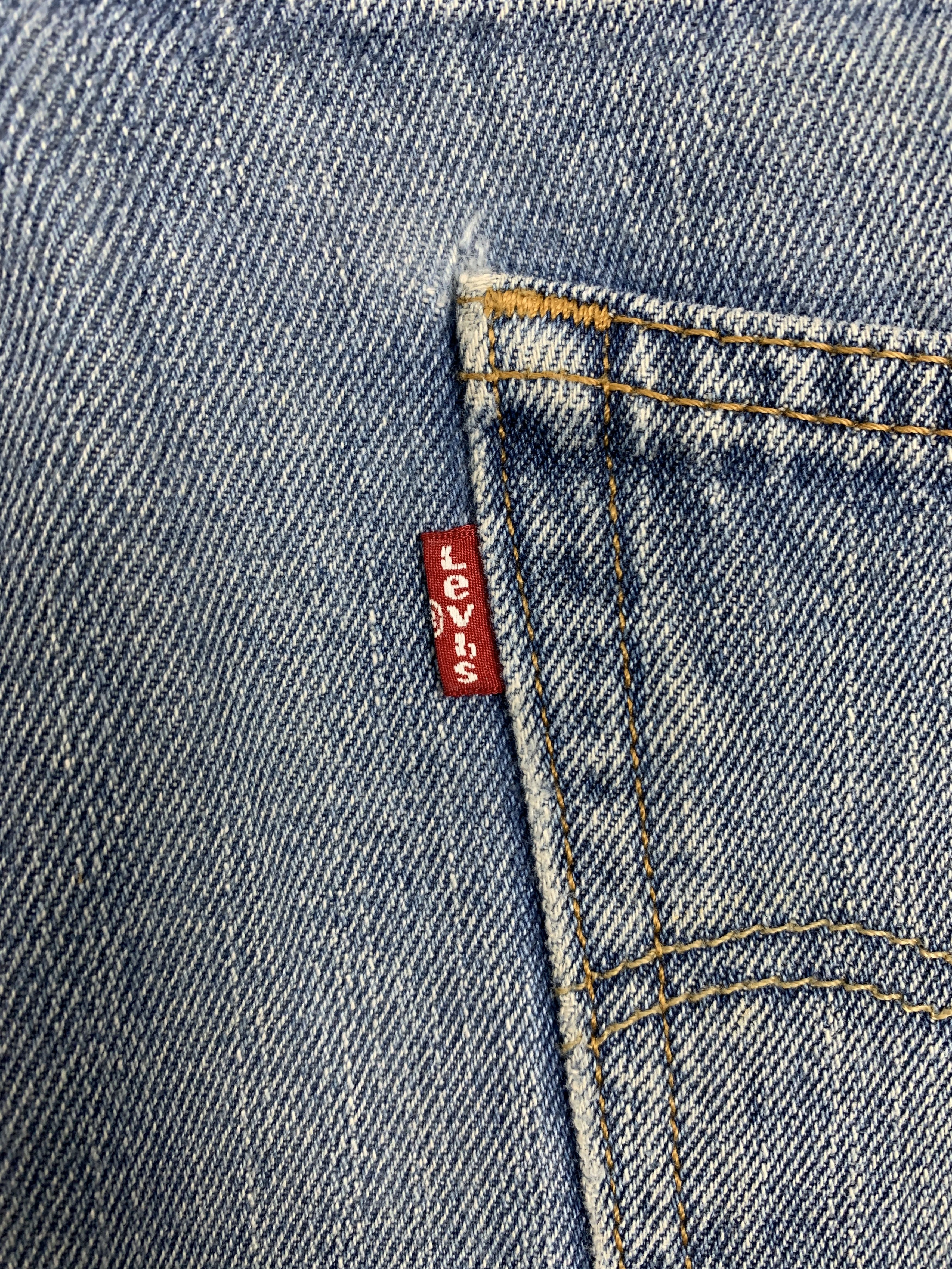 Levi's Vintage Levis 550 Faded Relaxed Fit Distressed Blue Jeans Size US 37 - 11 Thumbnail