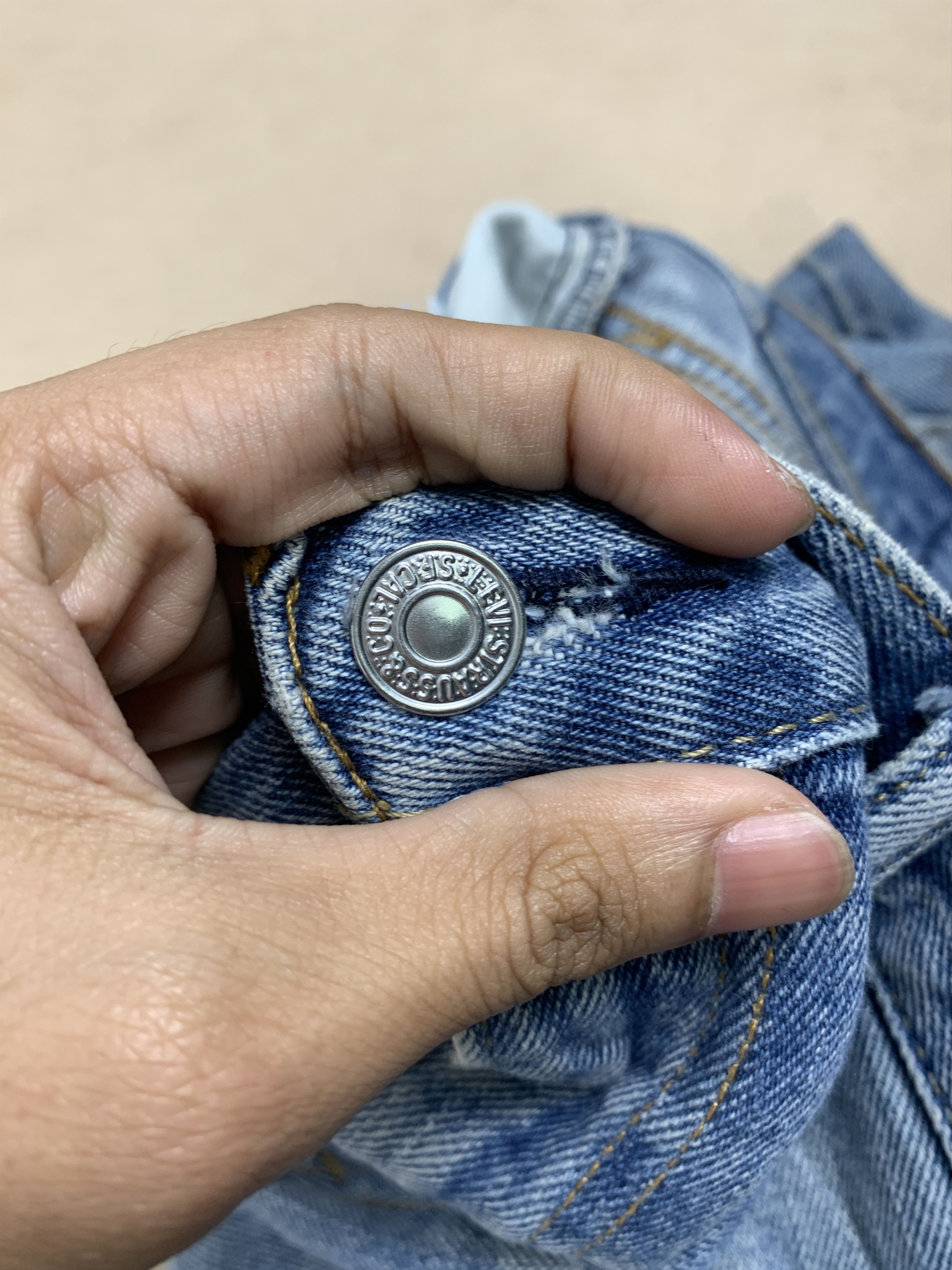 Levi's Vintage Levis 550 Faded Relaxed Fit Distressed Blue Jeans Size US 37 - 15 Thumbnail