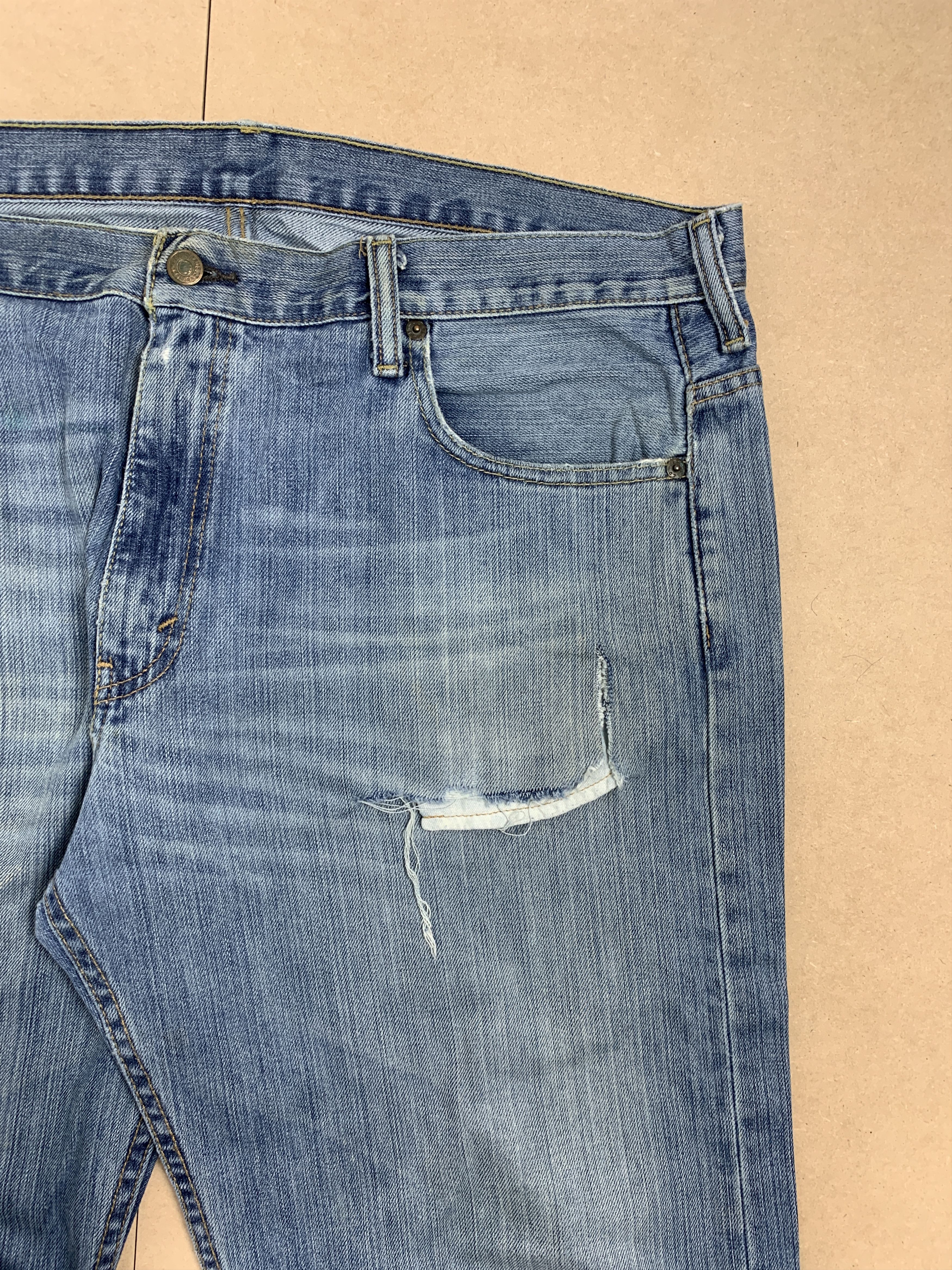 Levi's × Vintage Vintage Levi's 569 Faded Distressed Medium Wash Blue Jeans Size US 40 / EU 56 - 5 Thumbnail