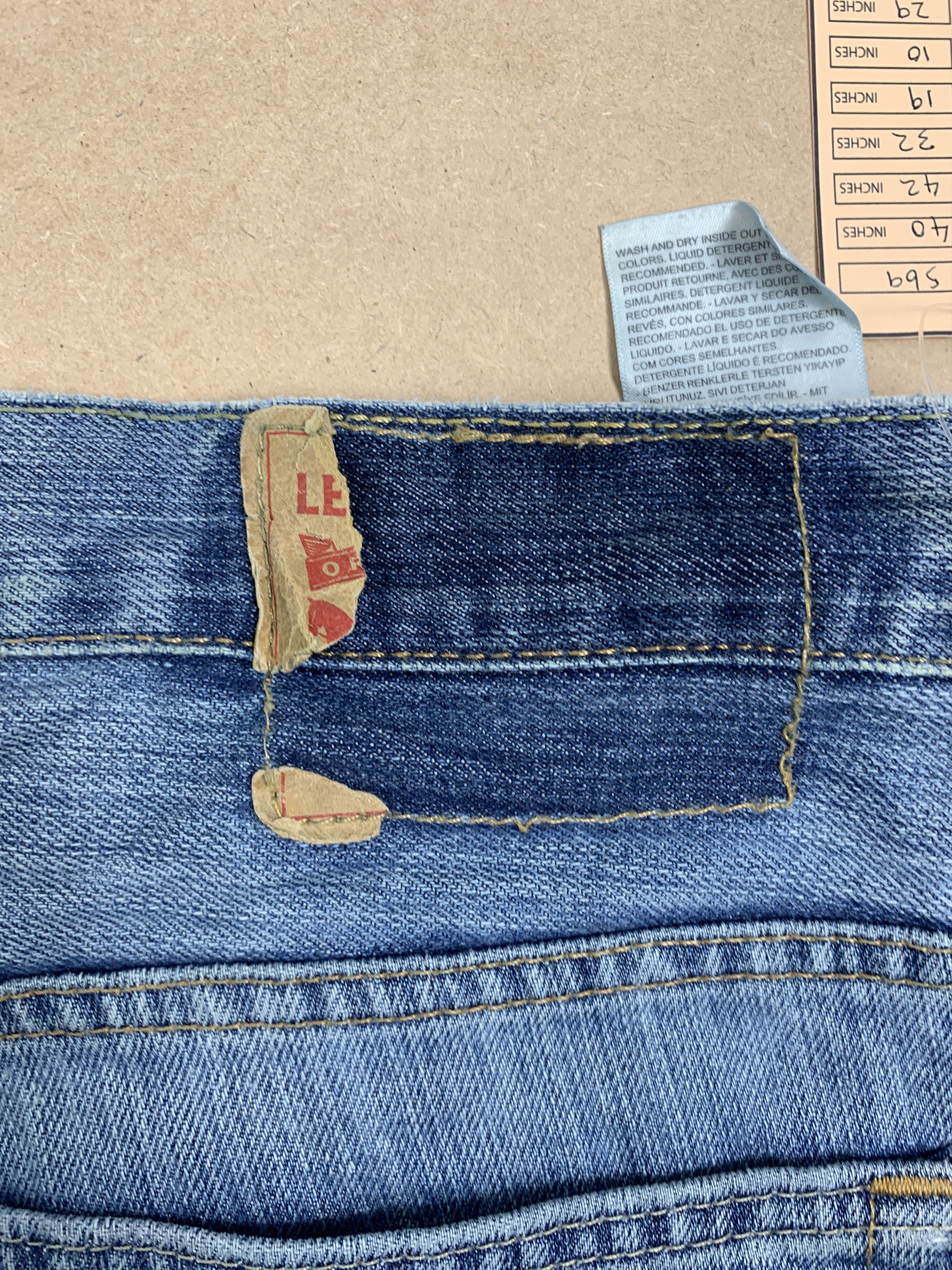 Levi's × Vintage Vintage Levi's 569 Faded Distressed Medium Wash Blue Jeans Size US 40 / EU 56 - 8 Thumbnail