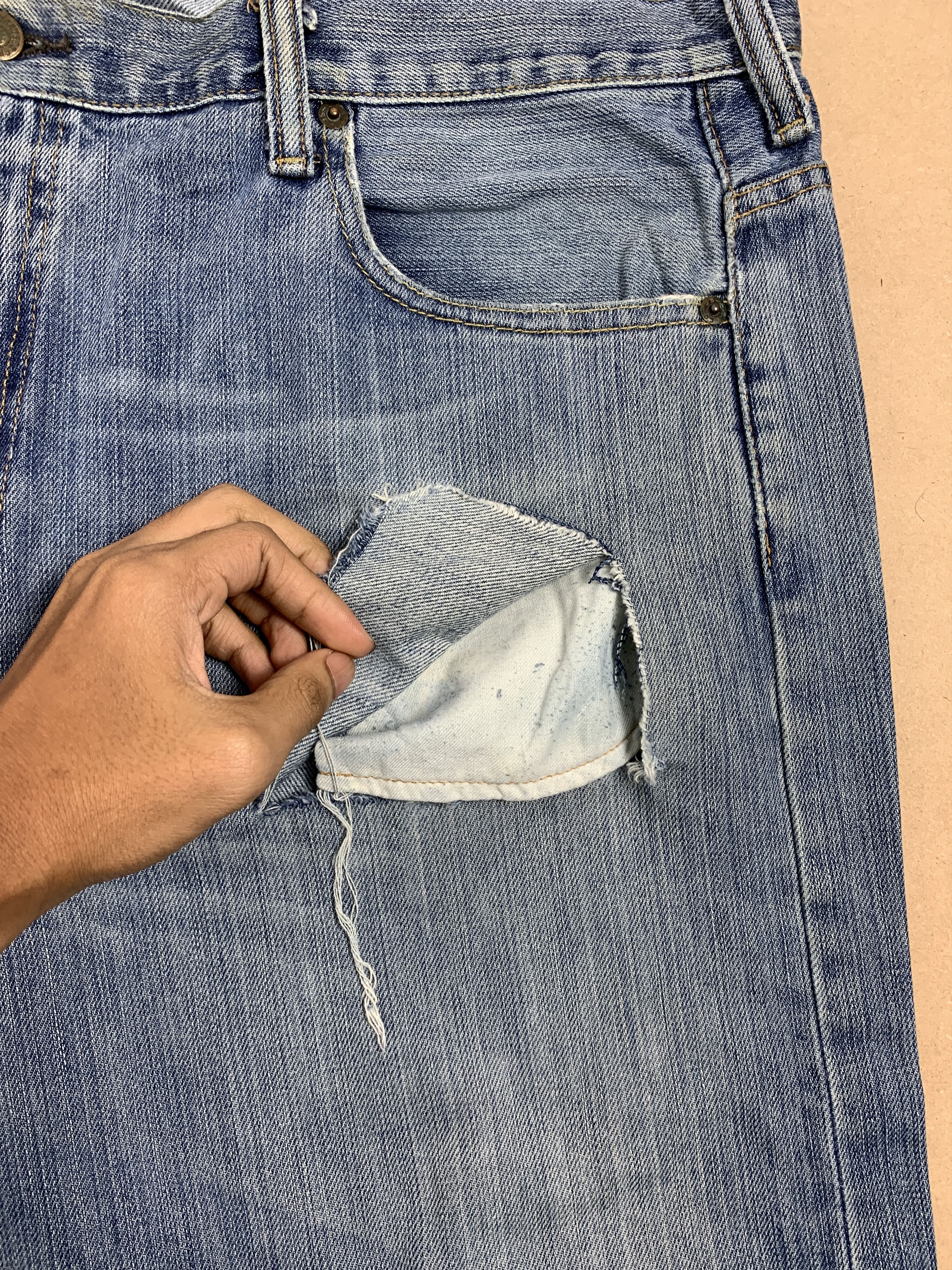 Levi's × Vintage Vintage Levi's 569 Faded Distressed Medium Wash Blue Jeans Size US 40 / EU 56 - 6 Thumbnail