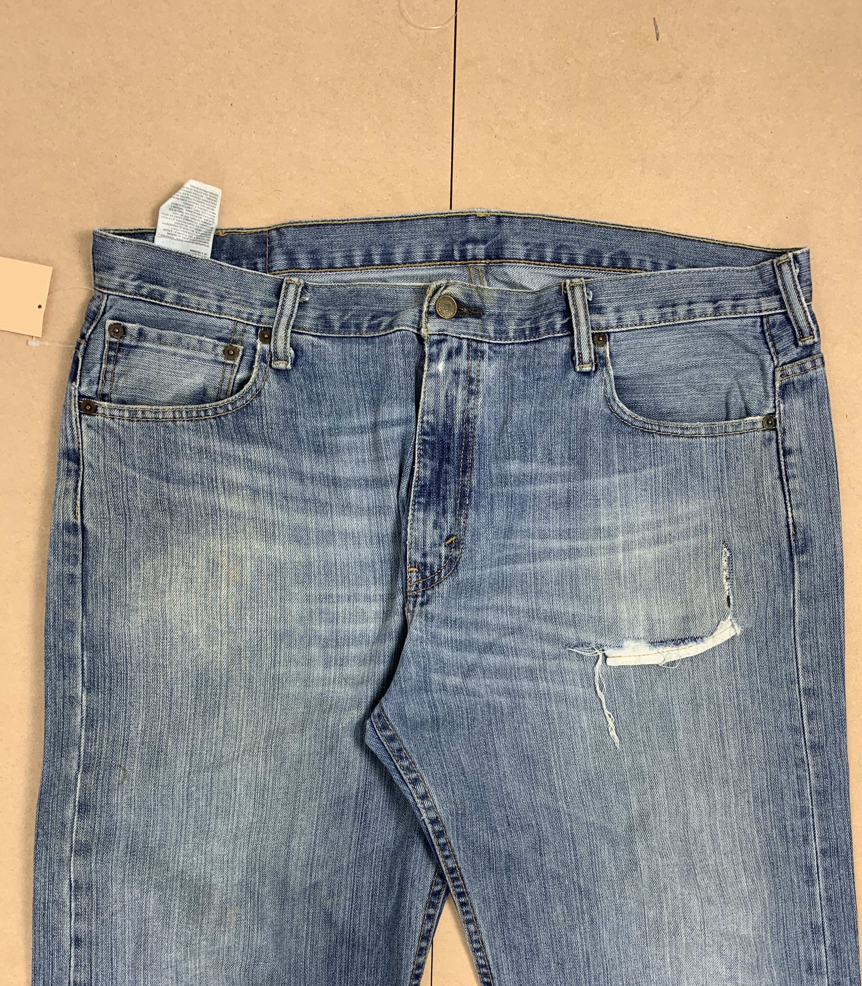 Levi's × Vintage Vintage Levi's 569 Faded Distressed Medium Wash Blue Jeans Size US 40 / EU 56 - 2 Thumbnail