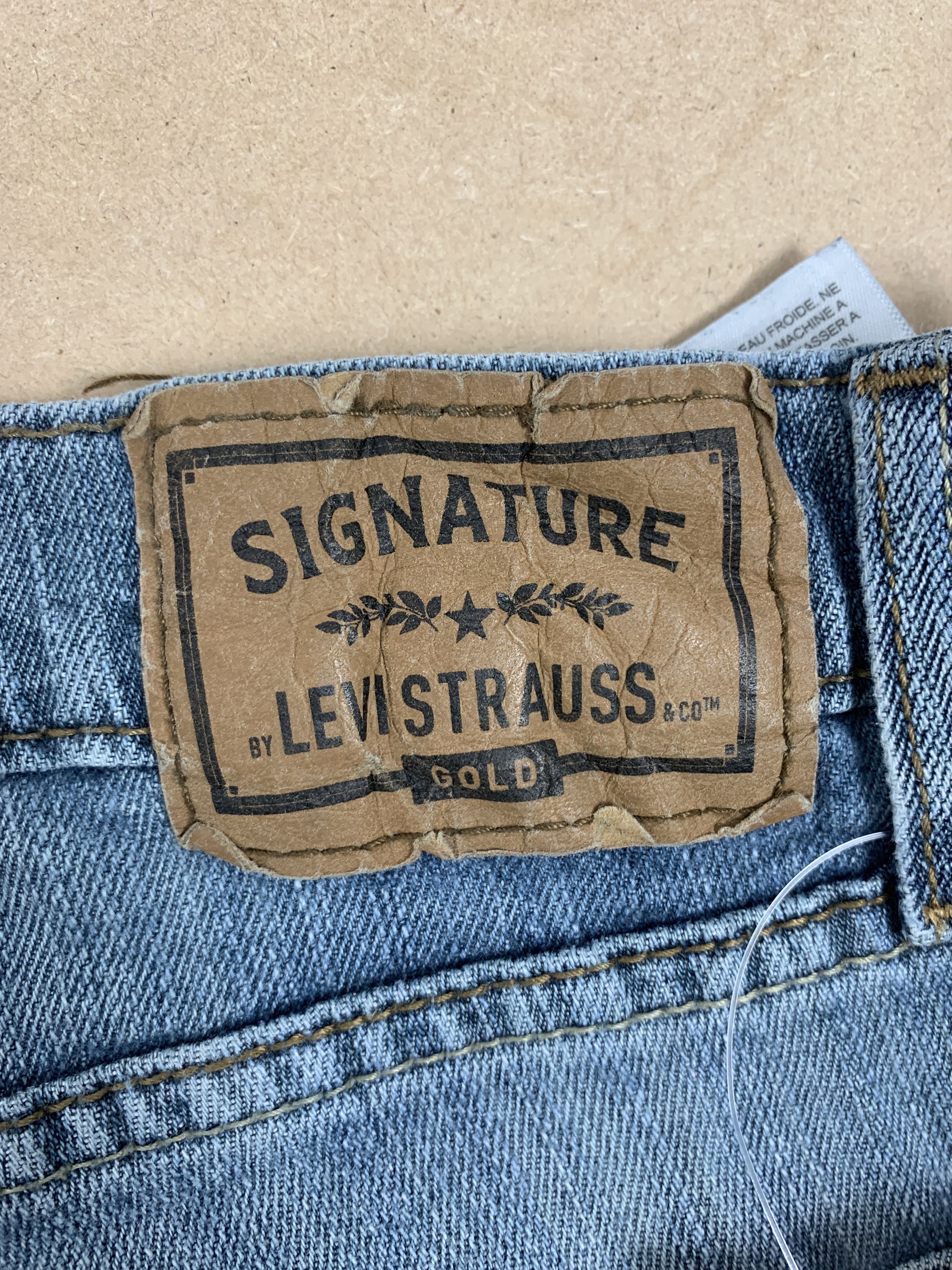 Levi's Vintage SIGNATURE by Levi's Gold Faded Distress Blue Jeans Size US 34 / EU 50 - 9 Thumbnail