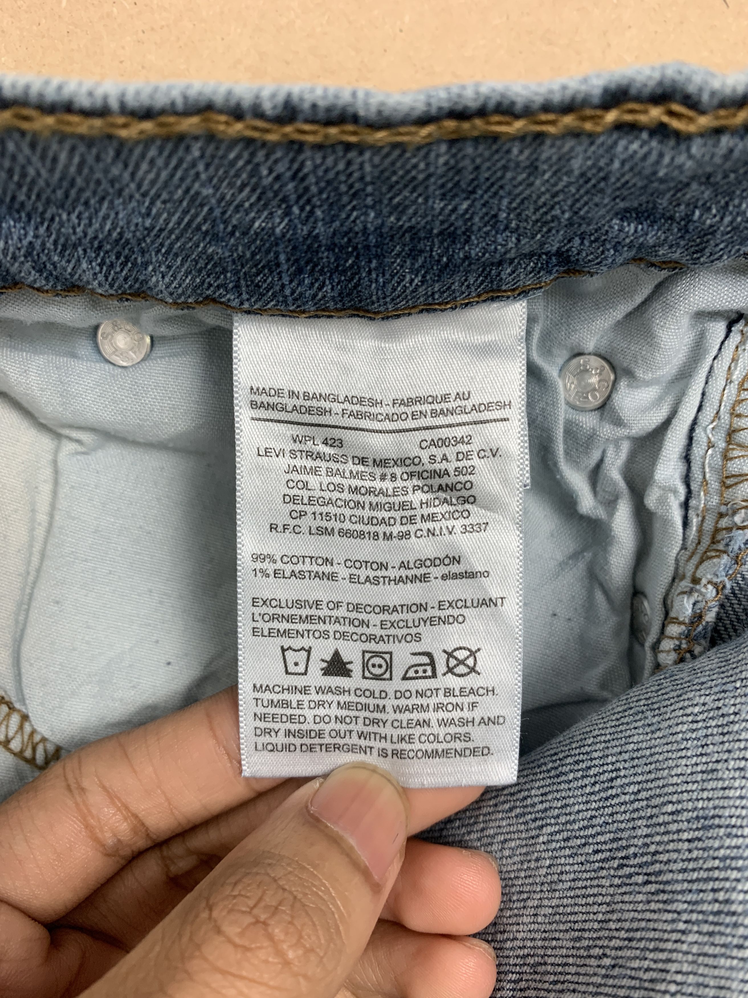 Levi's Vintage SIGNATURE by Levi's Gold Faded Distress Blue Jeans Size US 34 / EU 50 - 10 Thumbnail