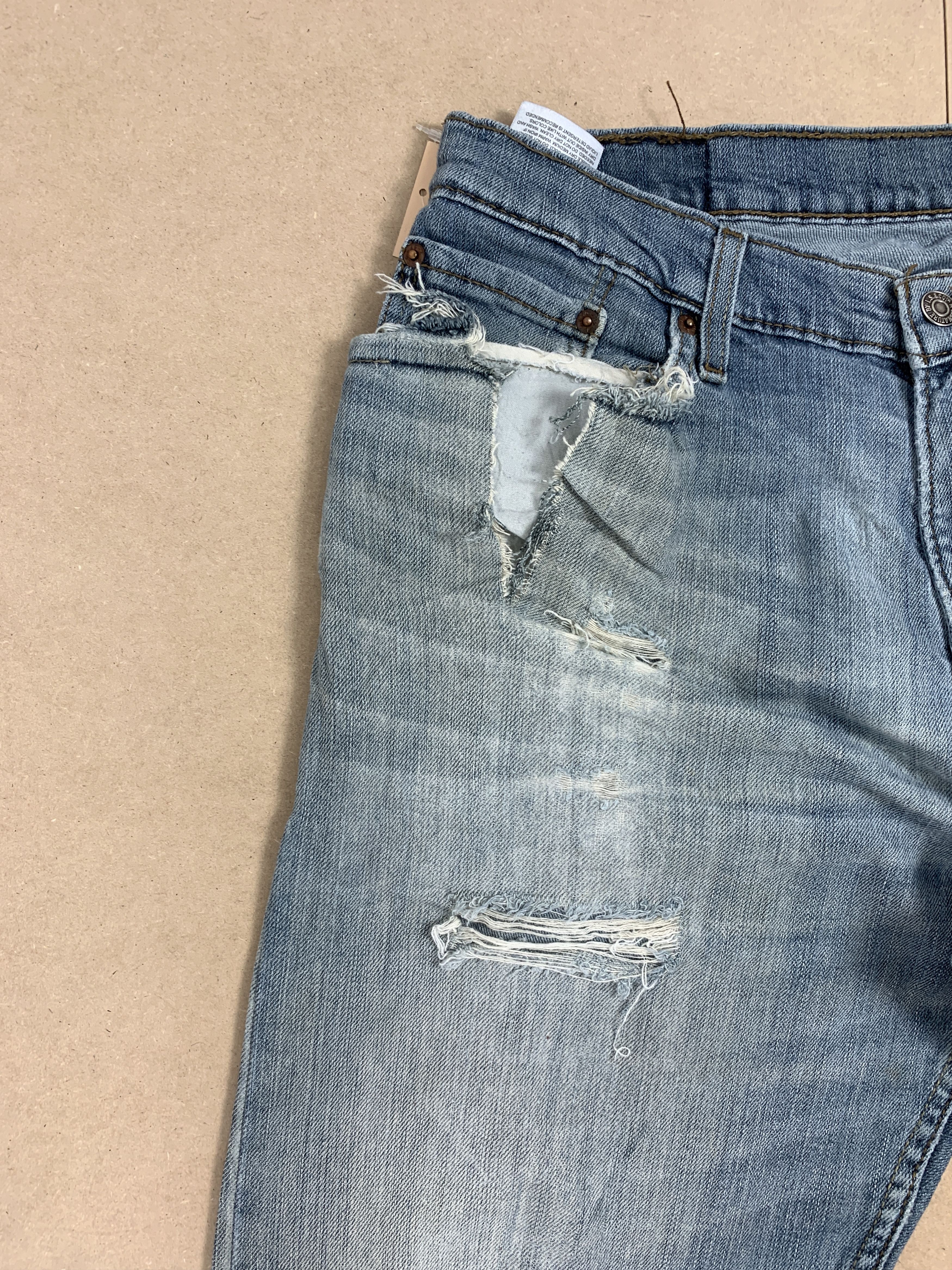 Levi's Vintage SIGNATURE by Levi's Gold Faded Distress Blue Jeans Size US 34 / EU 50 - 5 Thumbnail