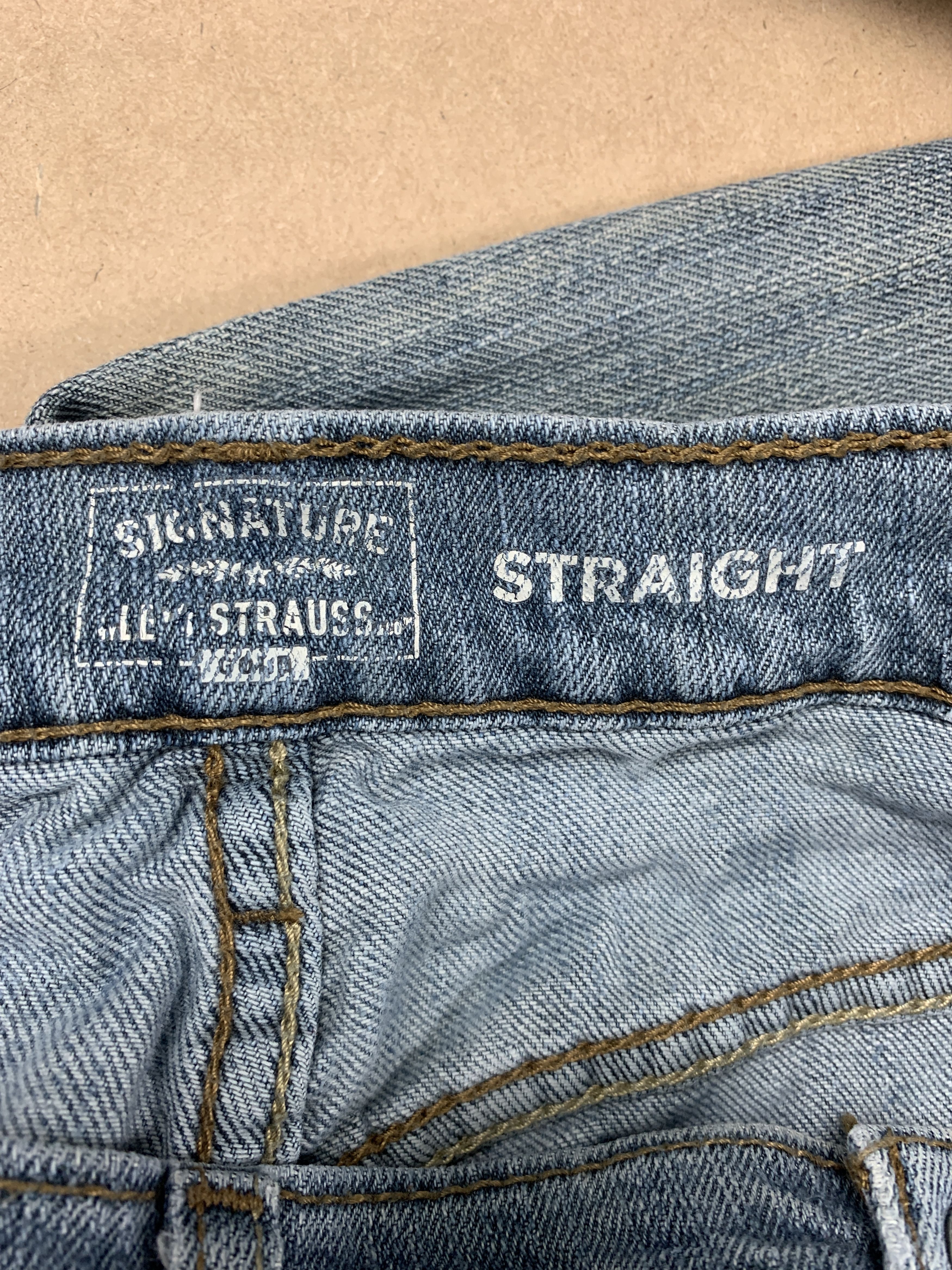 Levi's Vintage SIGNATURE by Levi's Gold Faded Distress Blue Jeans Size US 34 / EU 50 - 16 Thumbnail