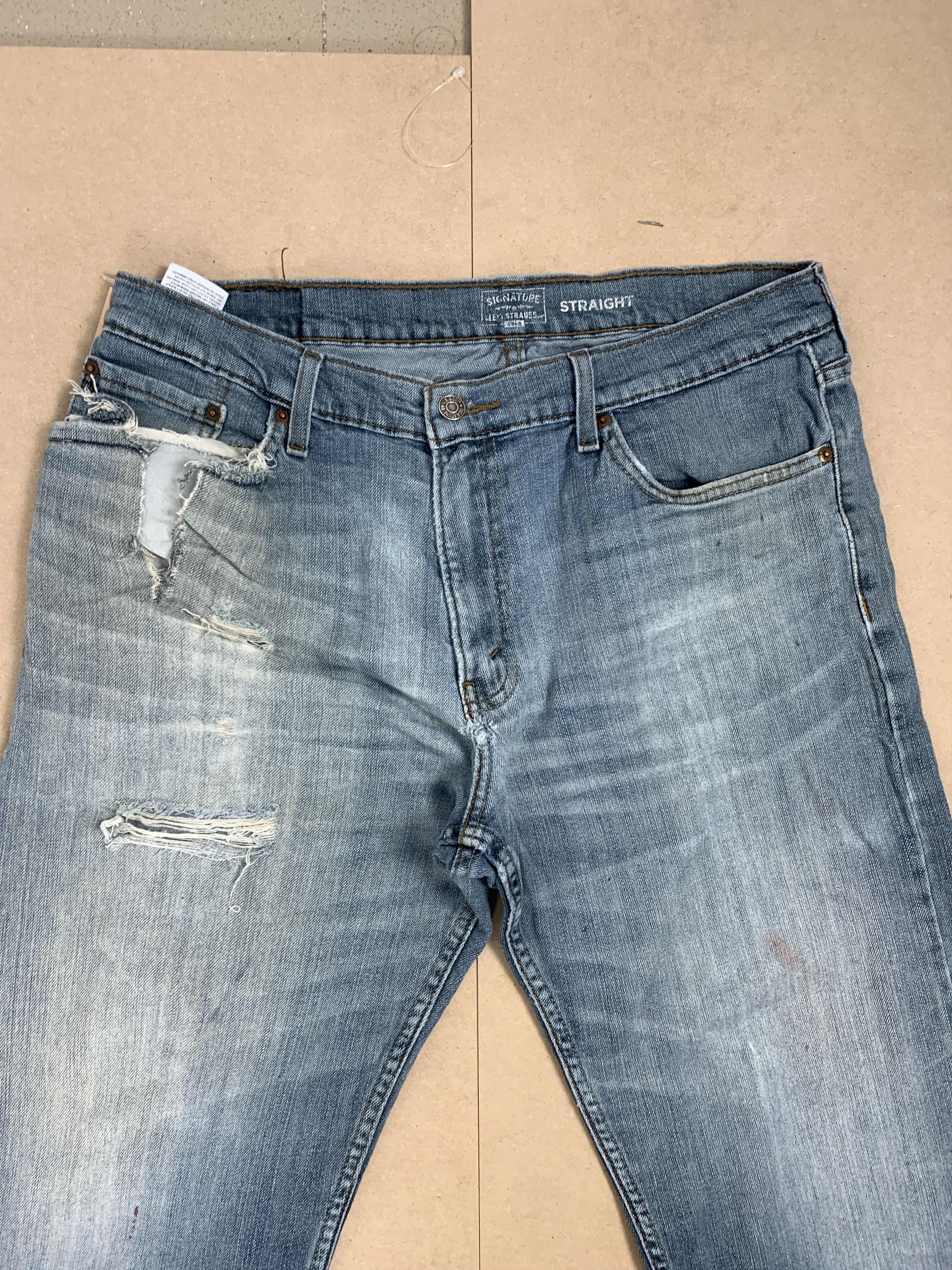 Levi's Vintage SIGNATURE by Levi's Gold Faded Distress Blue Jeans Size US 34 / EU 50 - 2 Thumbnail