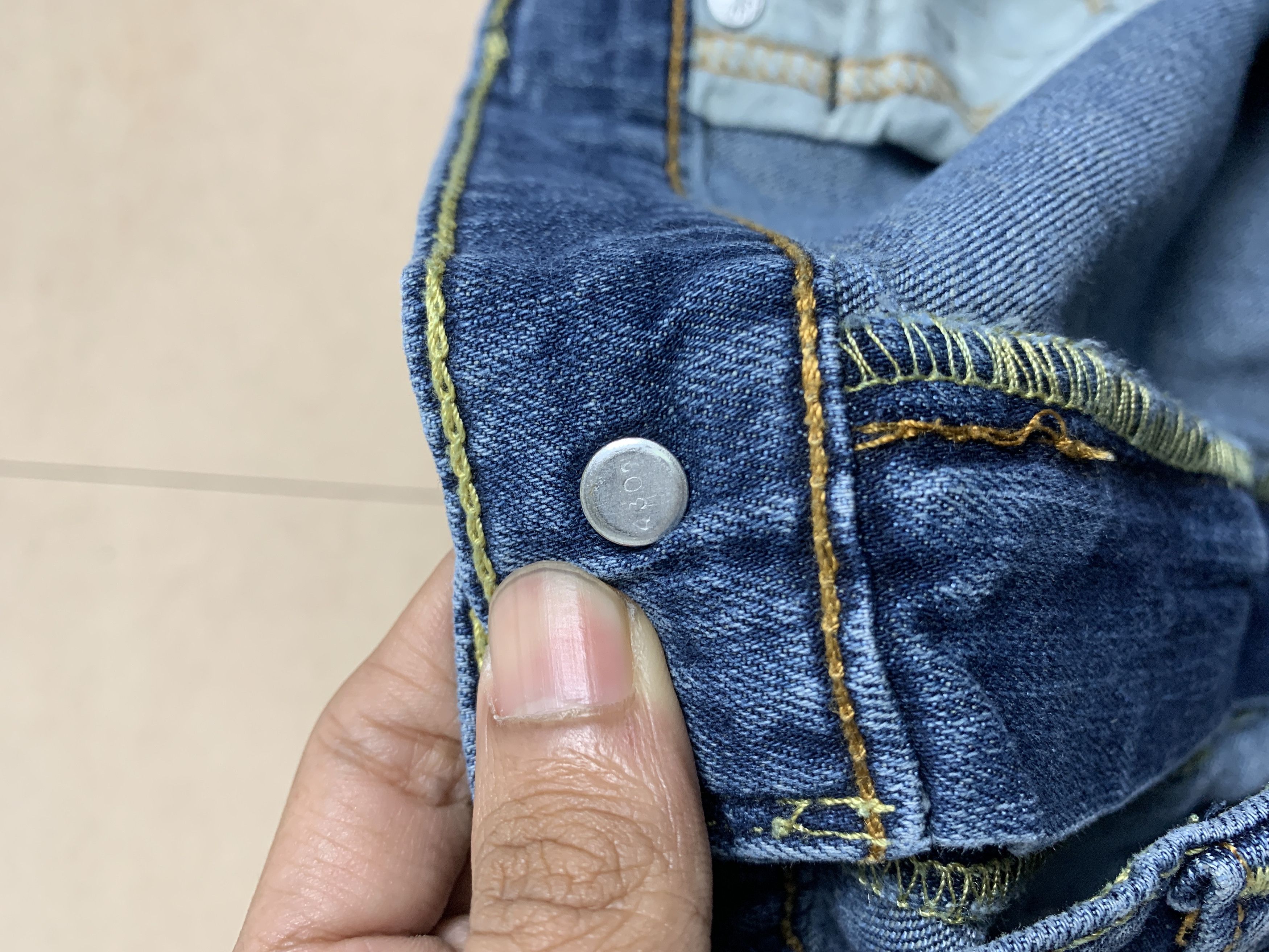 Levi's Vintage Levis 559 Straight Cut Distressed Faded Blue Jeans Size US 42 / EU 58 - 22 Thumbnail