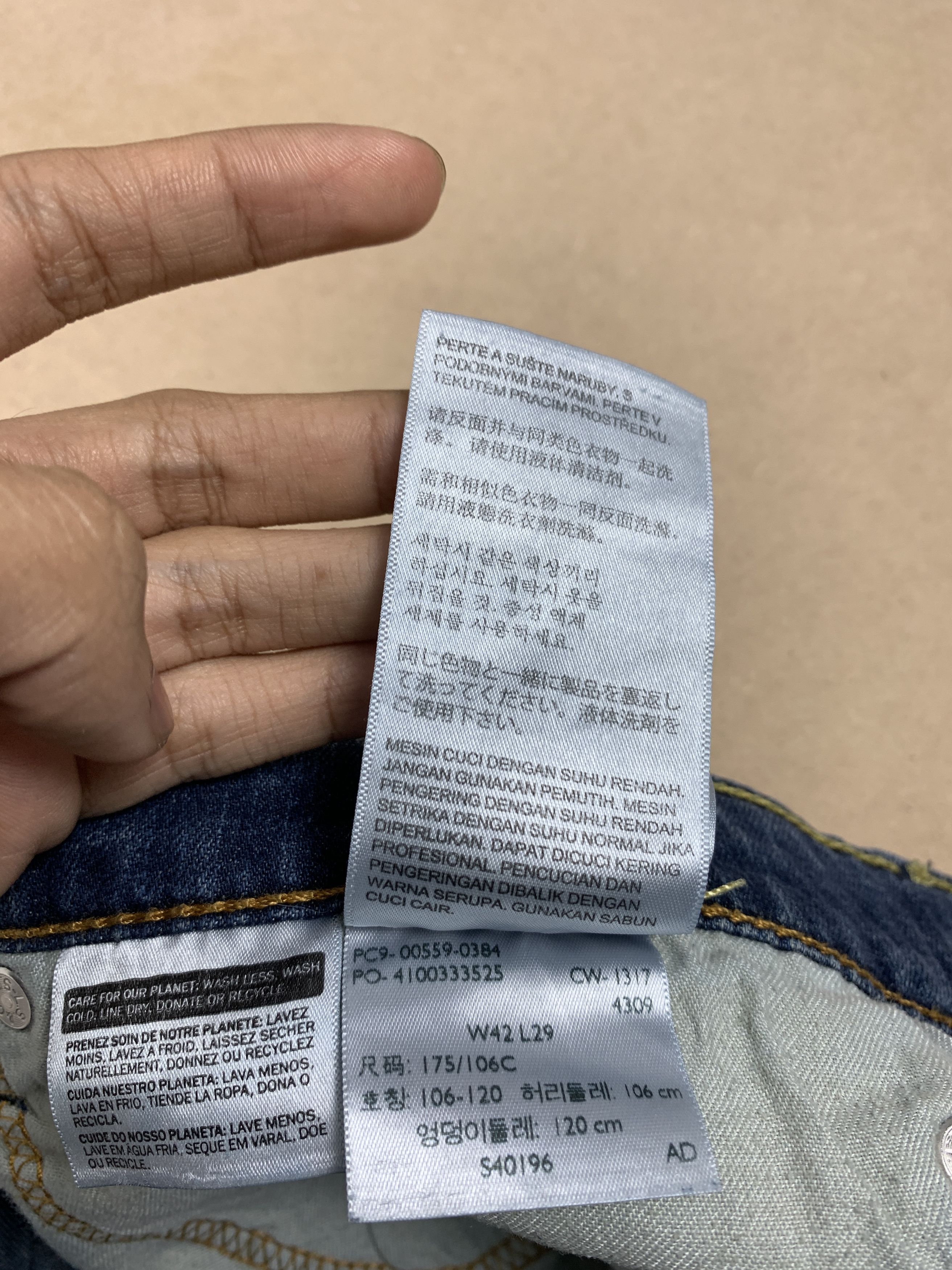 Levi's Vintage Levis 559 Straight Cut Distressed Faded Blue Jeans Size US 42 / EU 58 - 20 Thumbnail