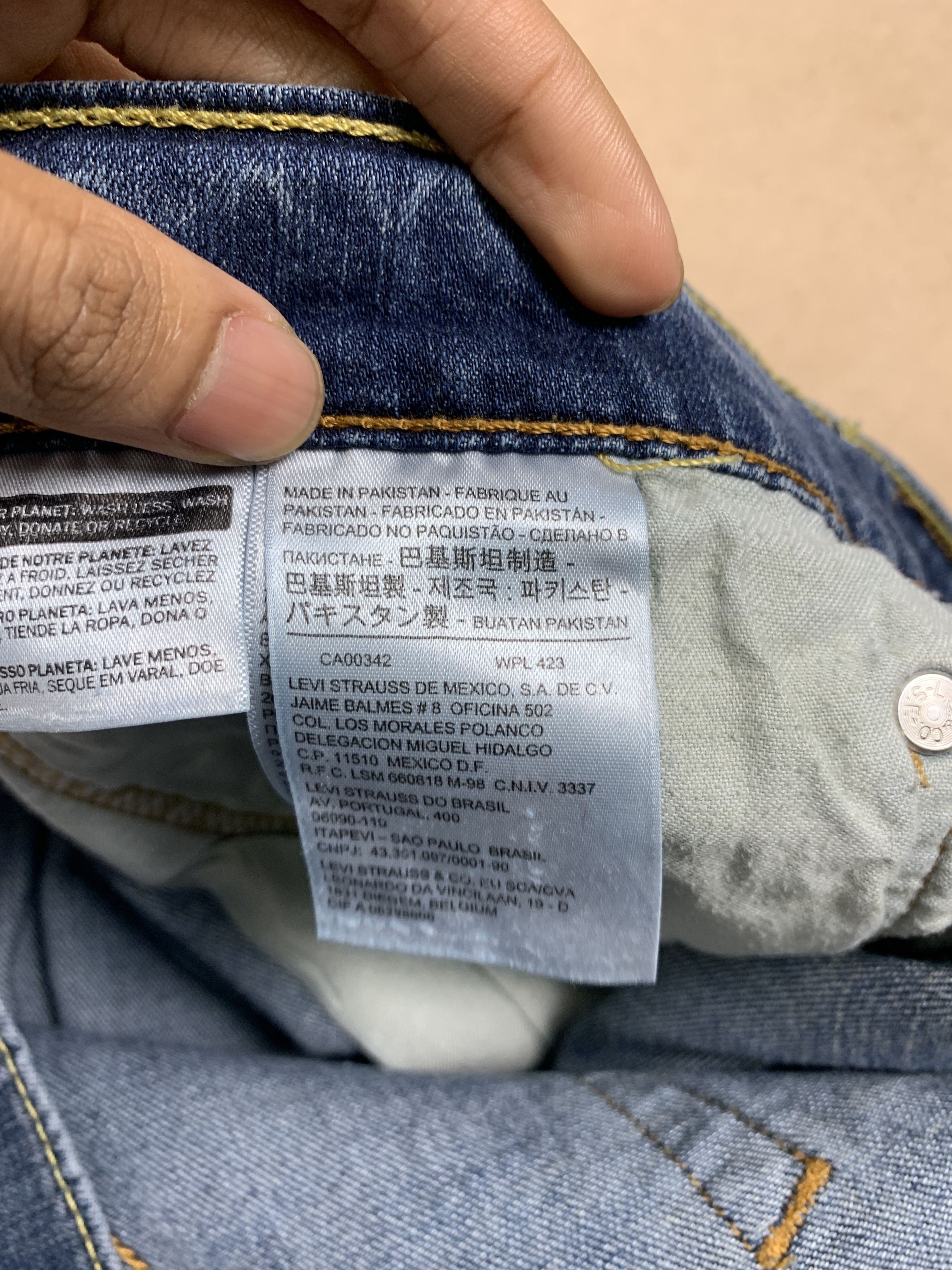 Levi's Vintage Levis 559 Straight Cut Distressed Faded Blue Jeans Size US 42 / EU 58 - 15 Thumbnail