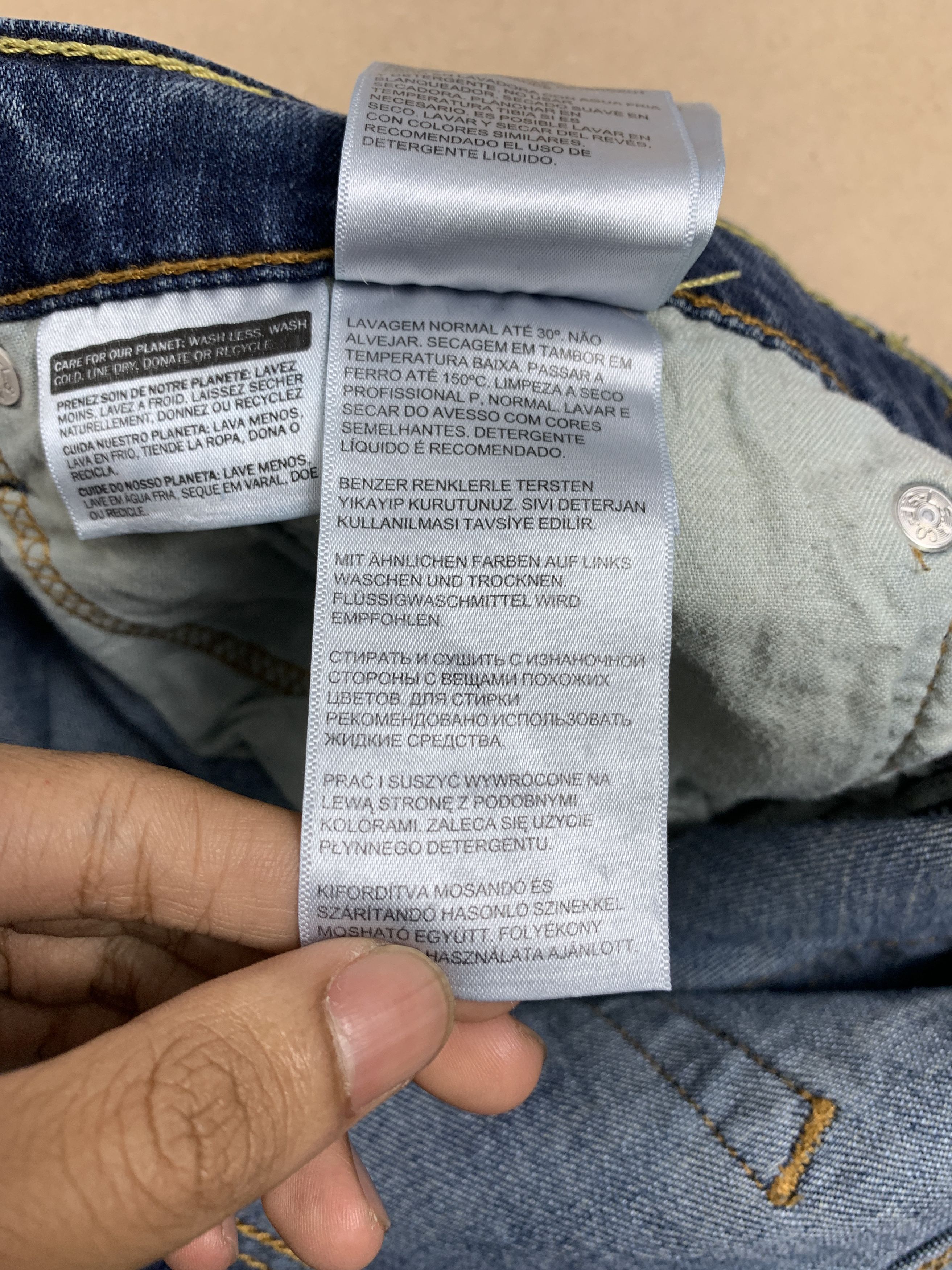 Levi's Vintage Levis 559 Straight Cut Distressed Faded Blue Jeans Size US 42 / EU 58 - 19 Thumbnail