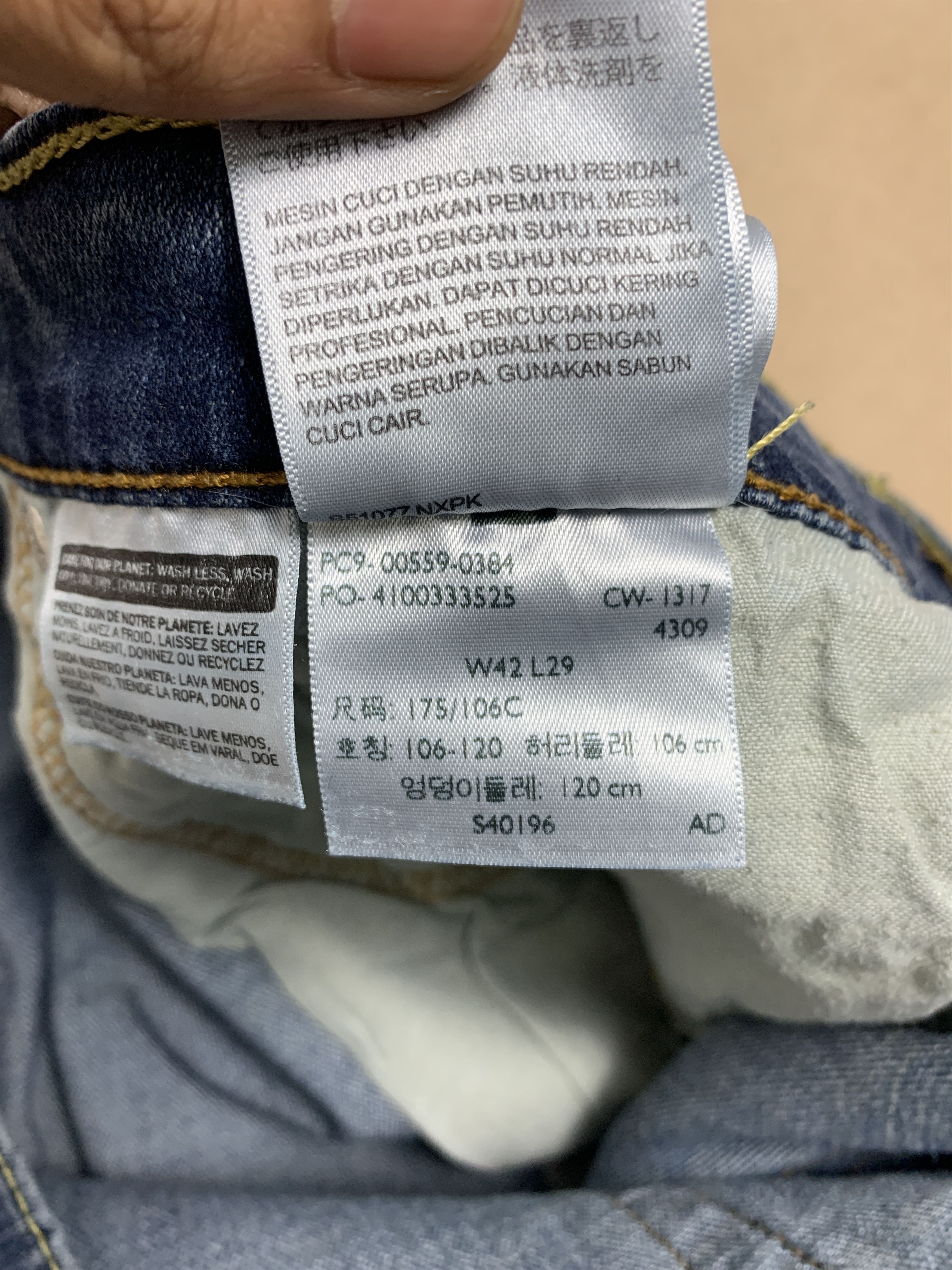 Levi's Vintage Levis 559 Straight Cut Distressed Faded Blue Jeans Size US 42 / EU 58 - 21 Thumbnail