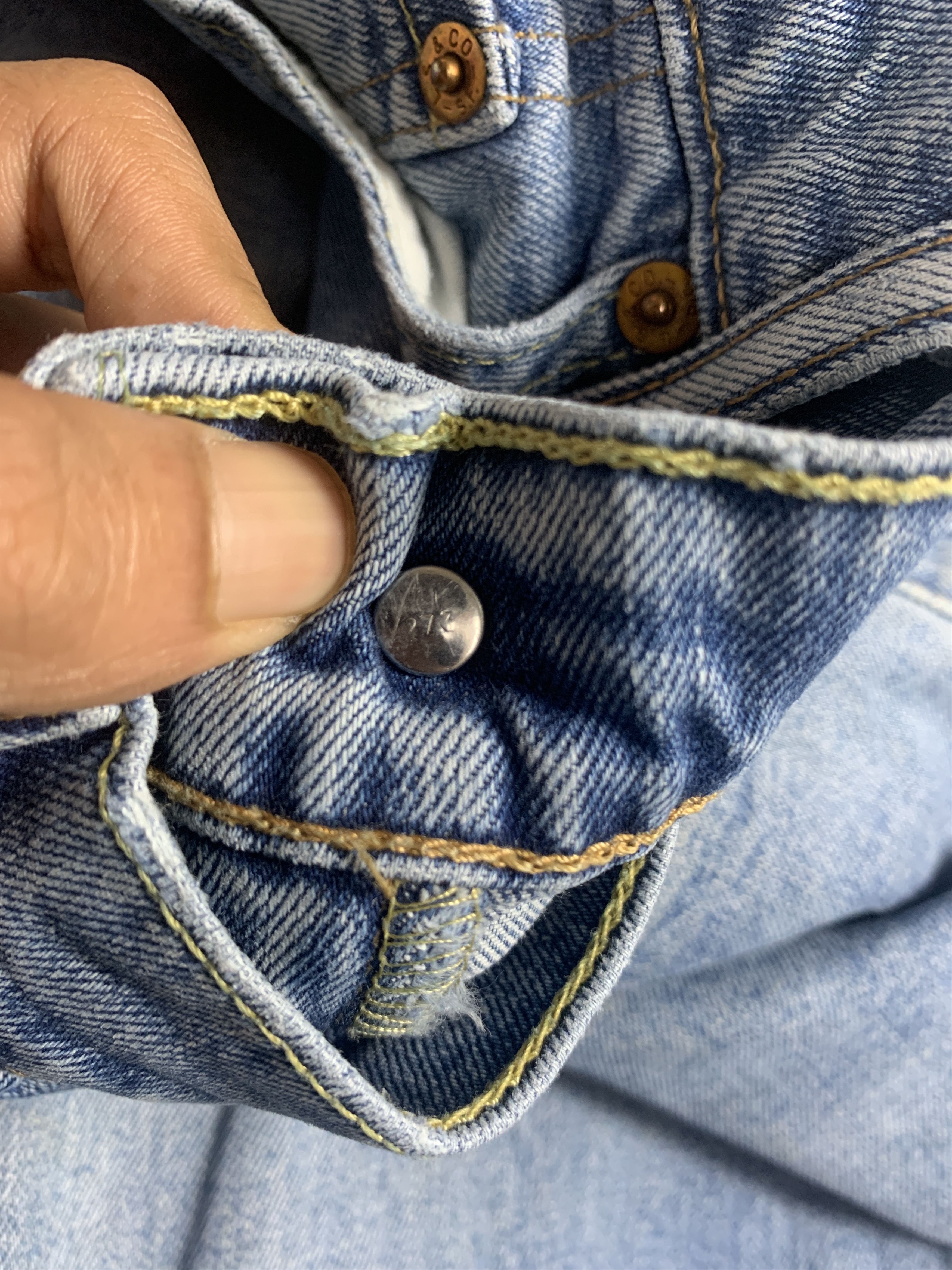 Levi's × Vintage Vintage LEVI'S 550 Distressed Faded Straight Cut Mid Wash Size US 32 / EU 48 - 9 Thumbnail