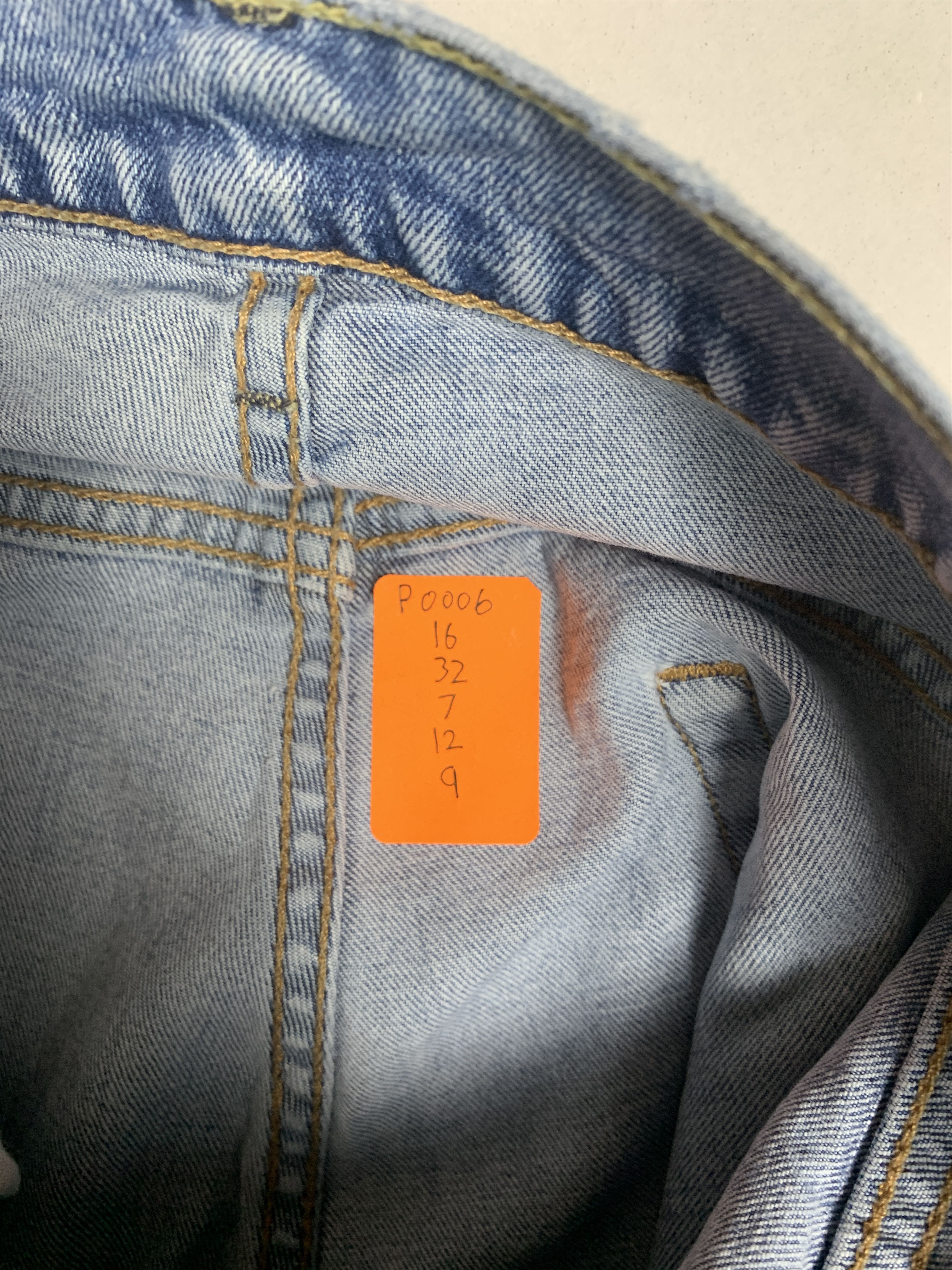 Levi's × Vintage Vintage LEVI'S 550 Distressed Faded Straight Cut Mid Wash Size US 32 / EU 48 - 23 Thumbnail