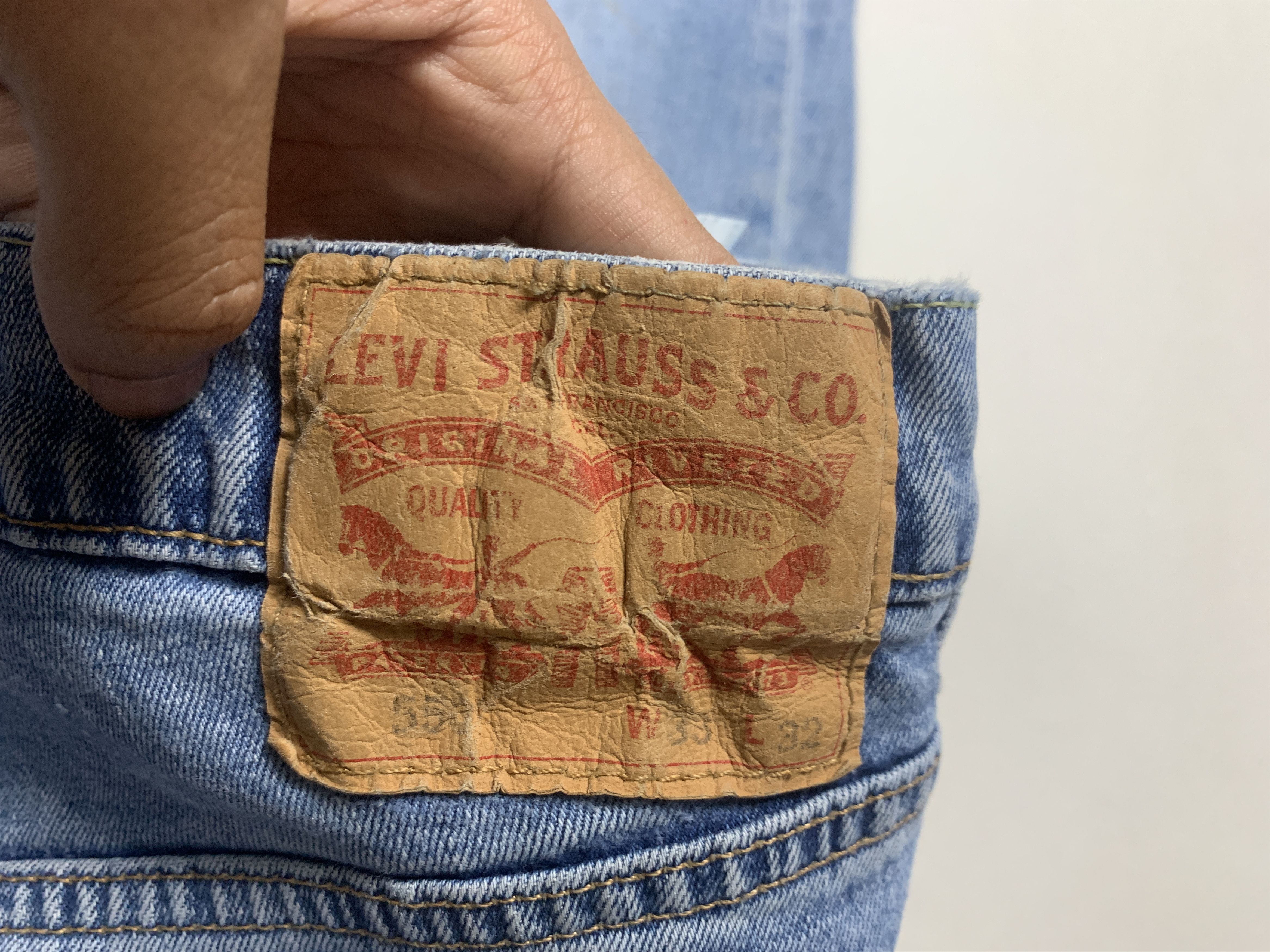 Levi's × Vintage Vintage LEVI'S 550 Distressed Faded Straight Cut Mid Wash Size US 32 / EU 48 - 15 Thumbnail