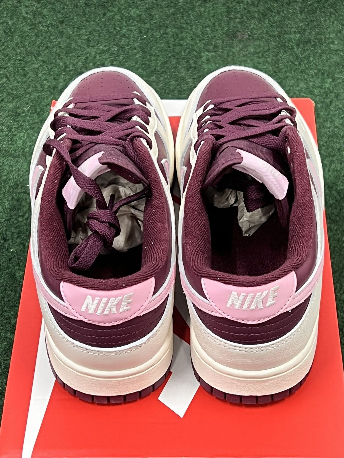 Nike Nike Dunk Low Retro PRM Valentines Day Size US 9 / EU 42 - 4 Thumbnail