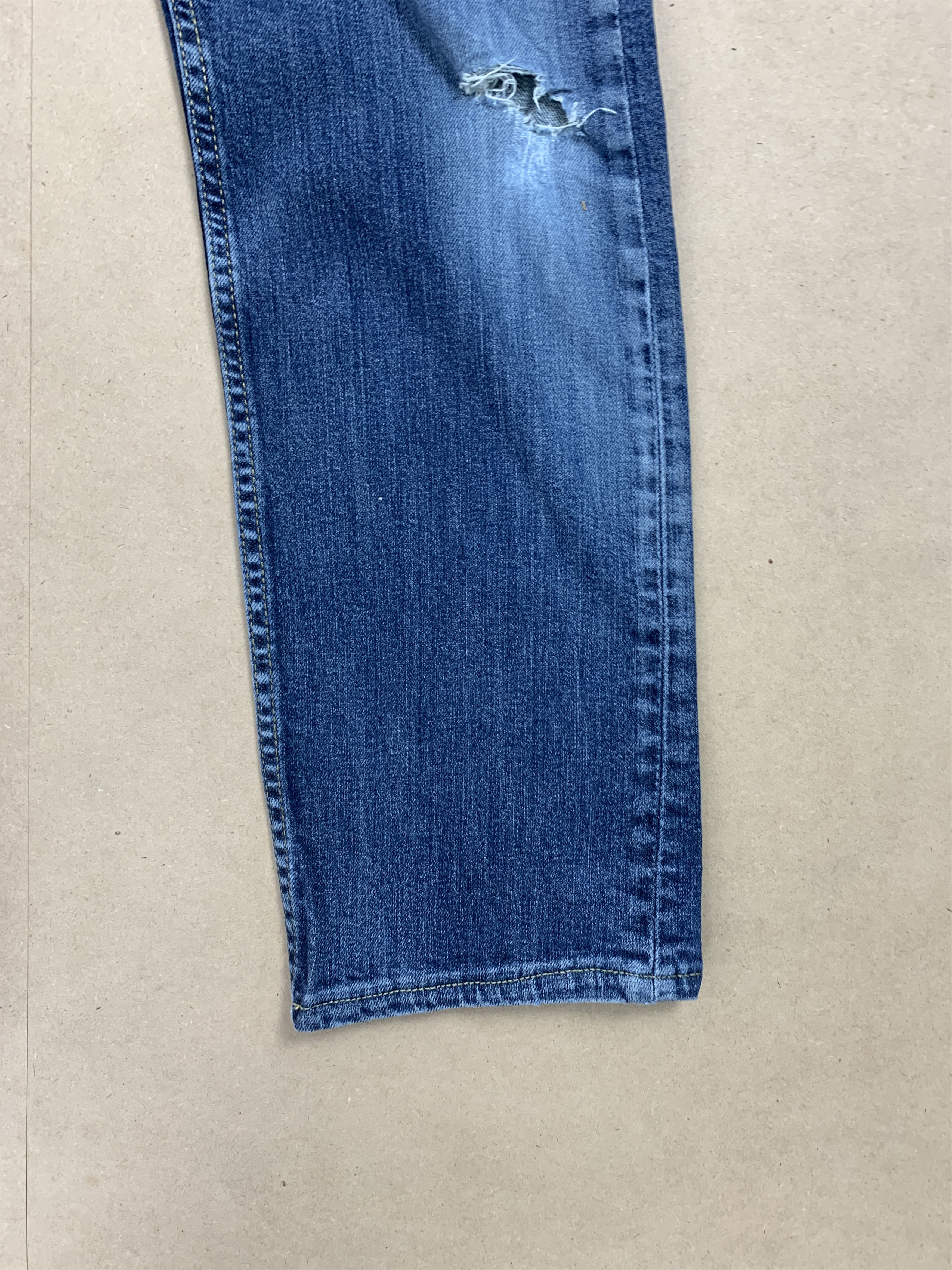 Levi's × Vintage Vintage Levi's 513 Straight Cut Faded Medium Wash Blue Jeans Size US 30 / EU 46 - 3 Thumbnail