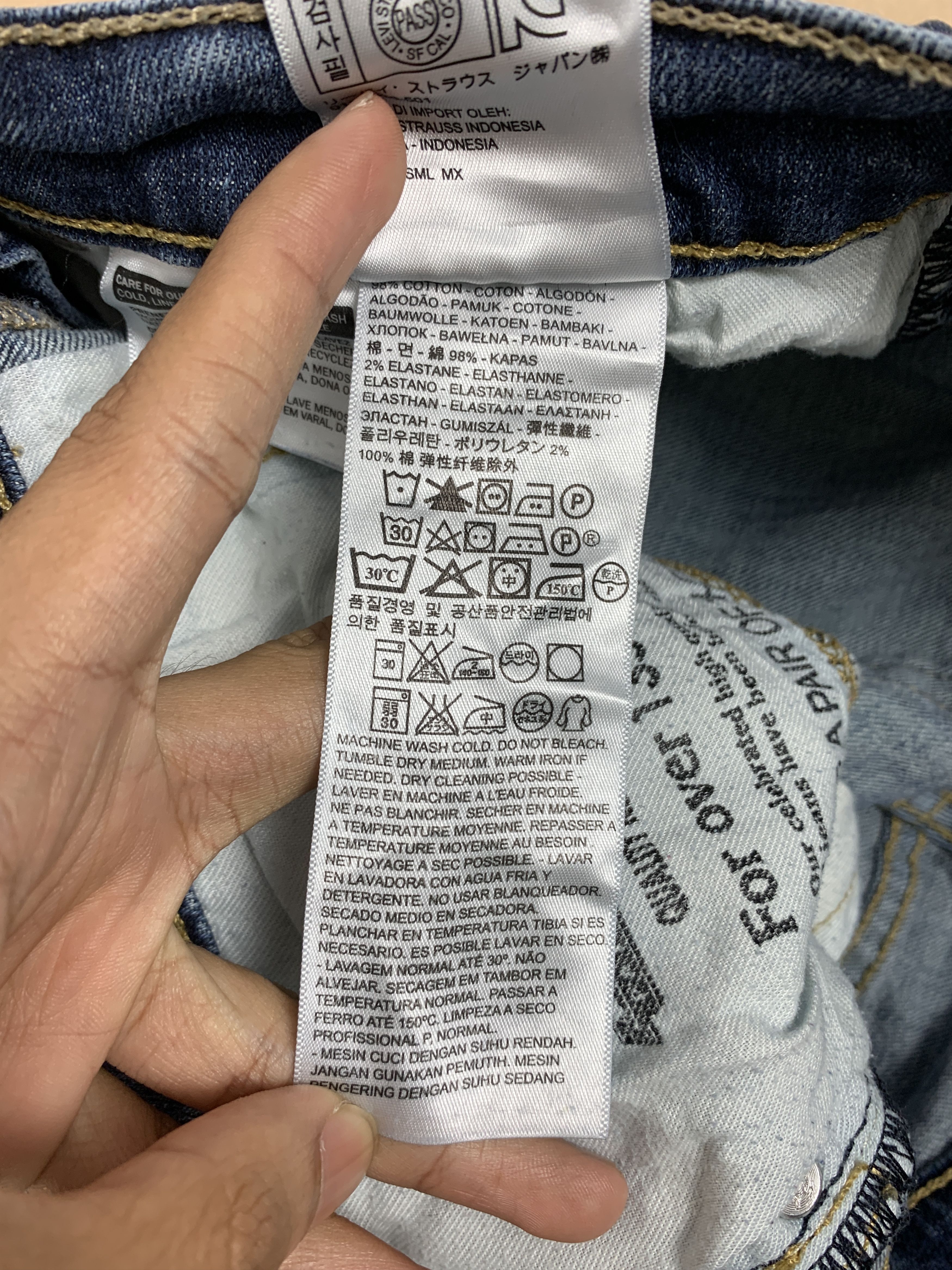 Levi's × Vintage Vintage Levi's 513 Straight Cut Faded Medium Wash Blue Jeans Size US 30 / EU 46 - 16 Thumbnail